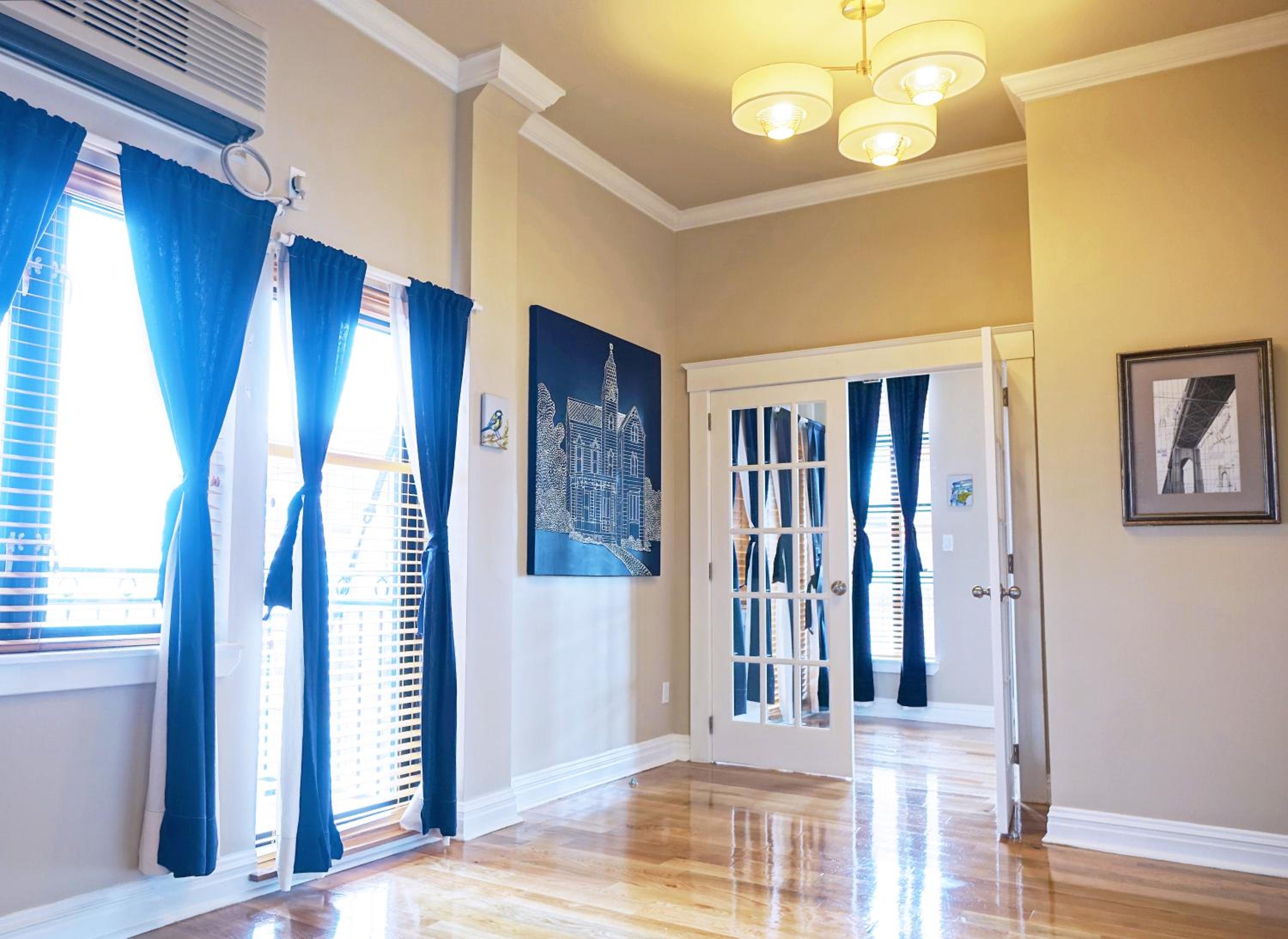One-Bedroom Suite with Balcony - Photo 3