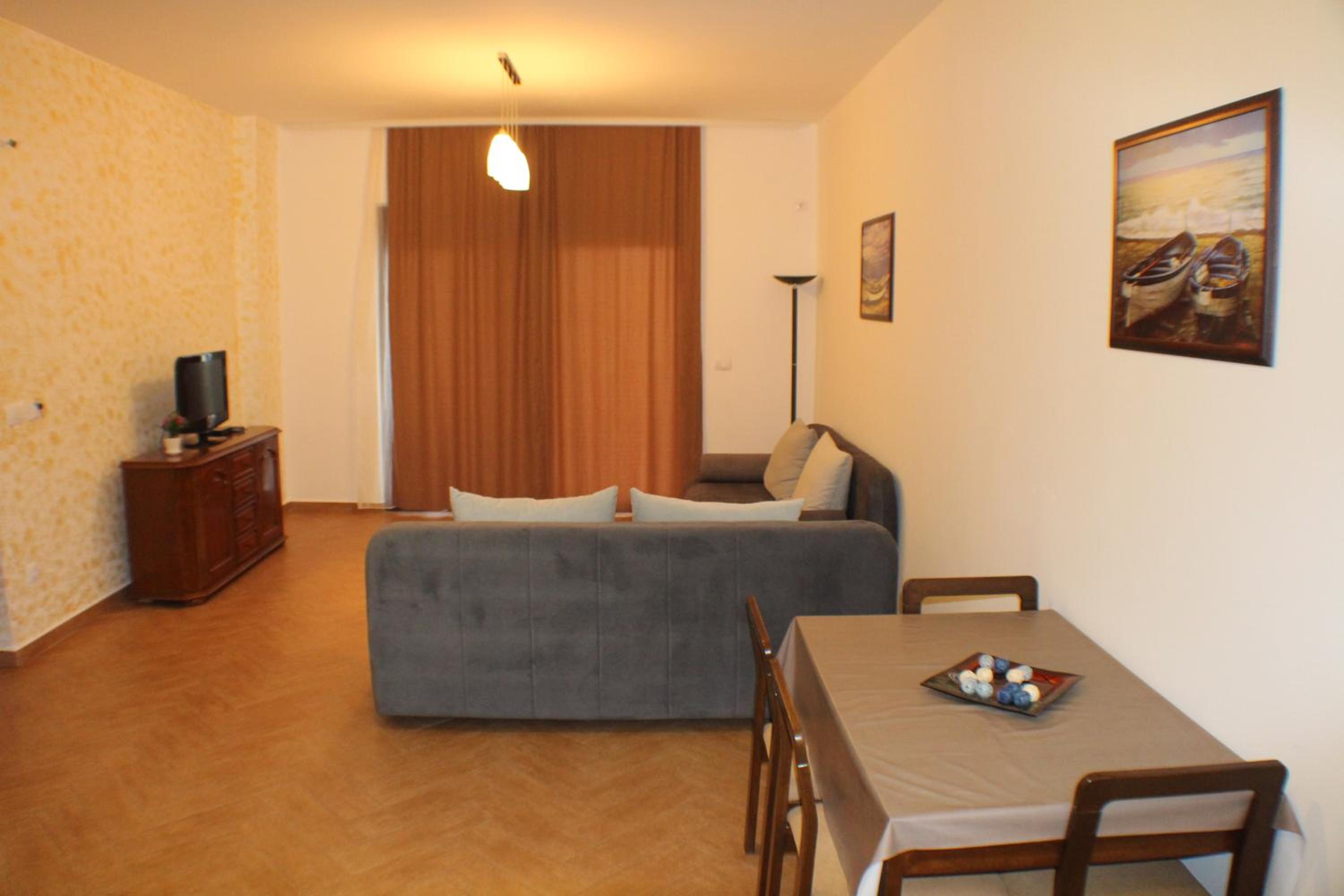 One-Bedroom Apartment - Photo 3