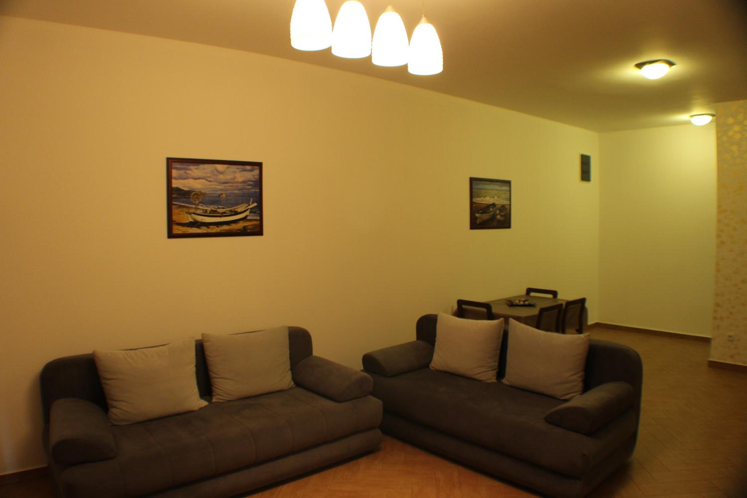 One-Bedroom Apartment - Photo 1
