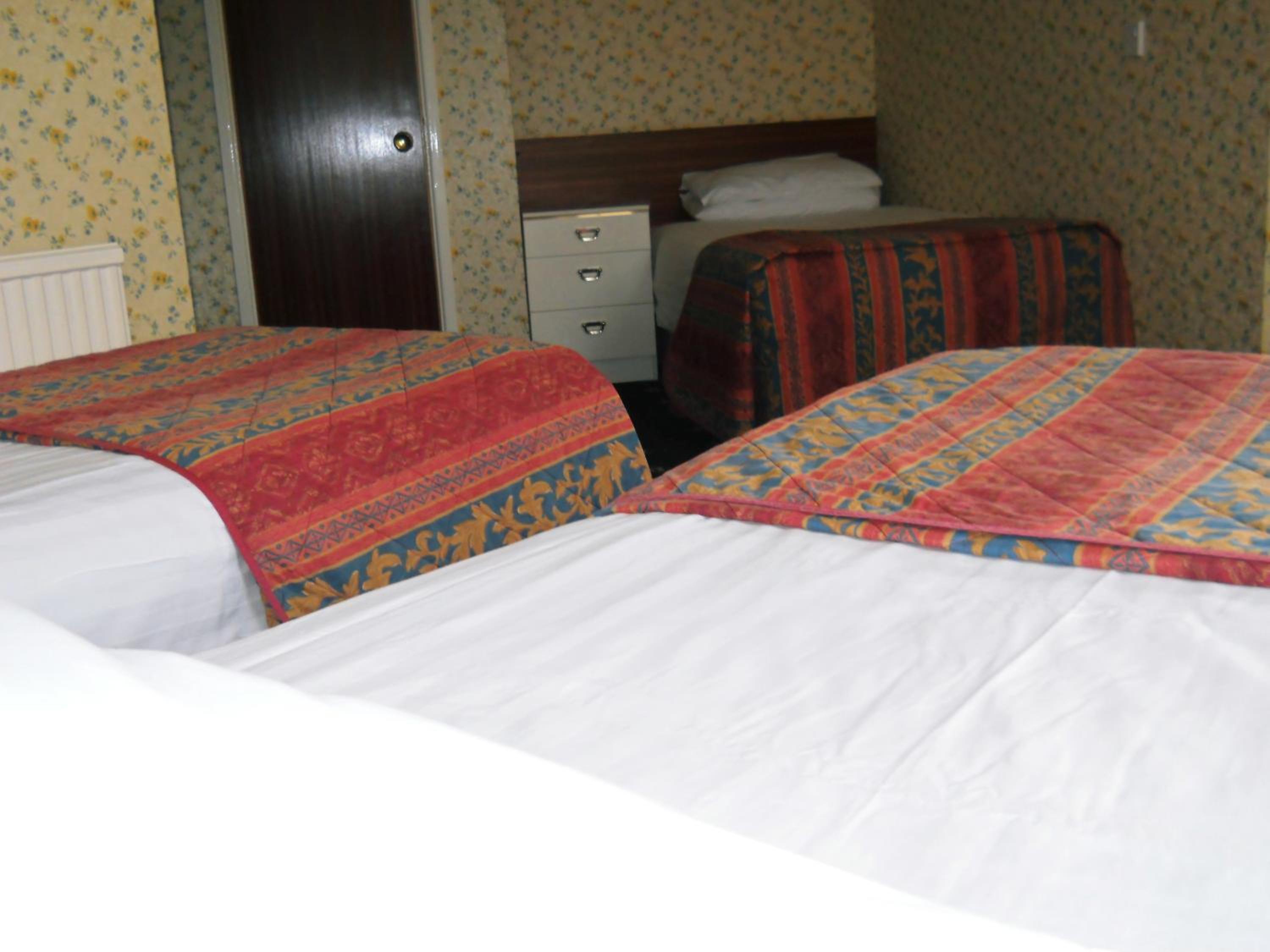 Twin Room - Photo 2
