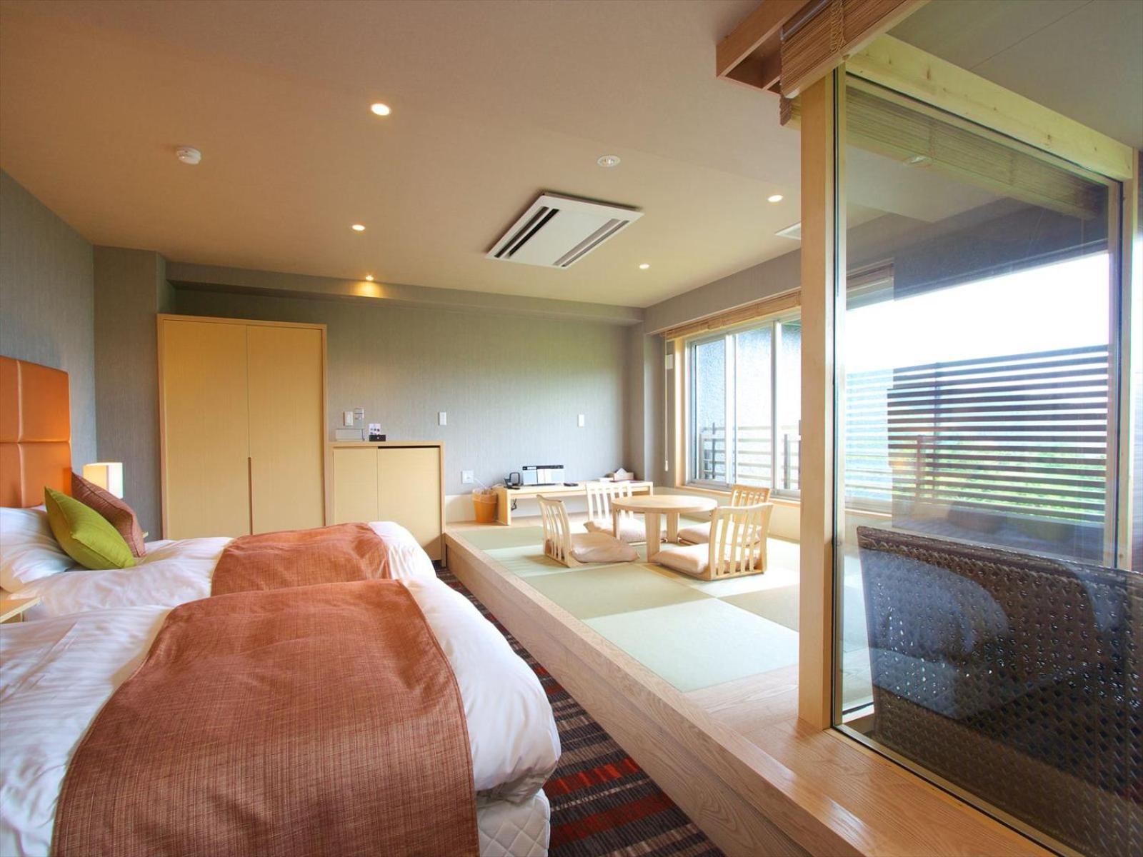 Twin Room with Tatami Area and Mountain View photo 3