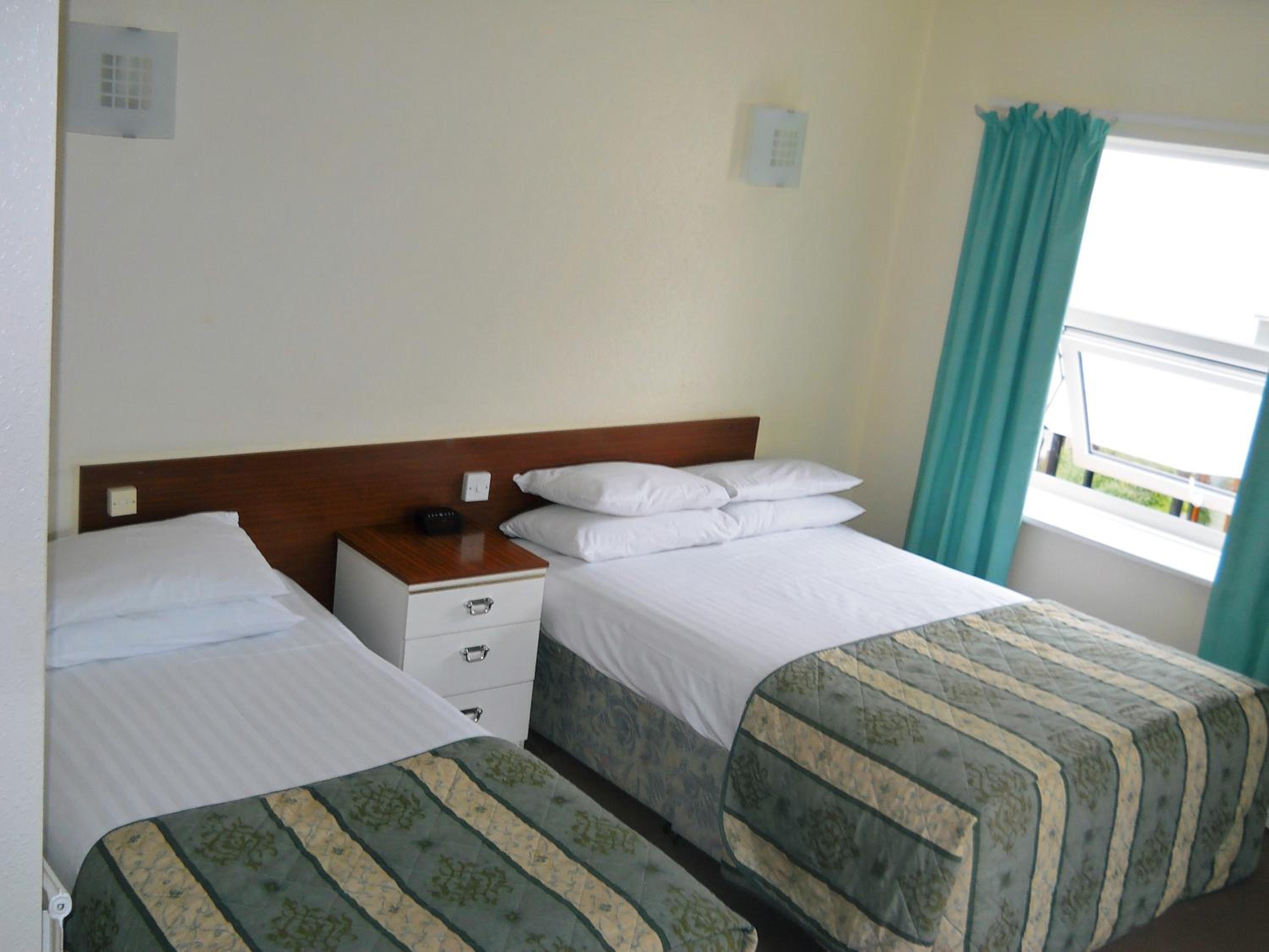 Family Room (2 Adults + 1 Child) - Photo 8