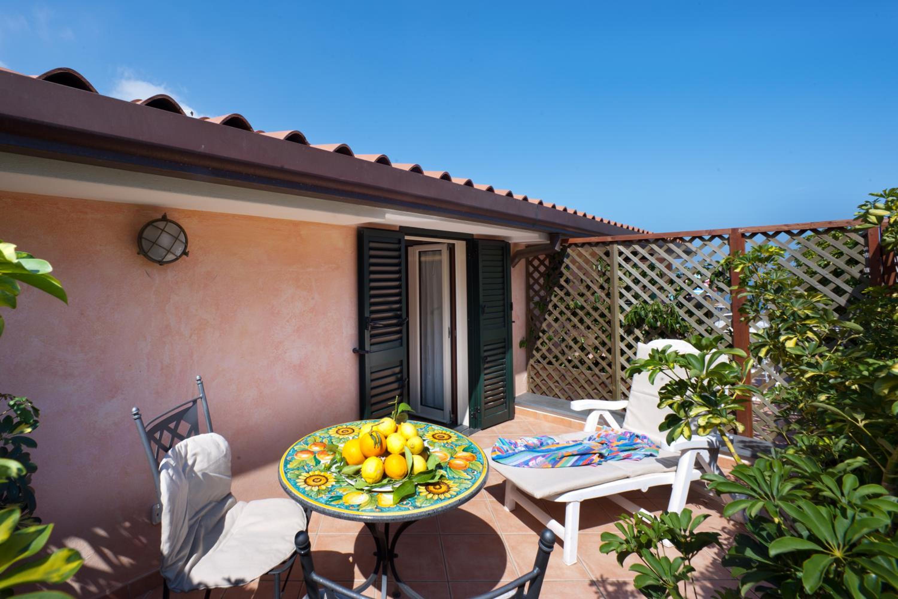 Double or Twin Room with Terrace - Photo 8