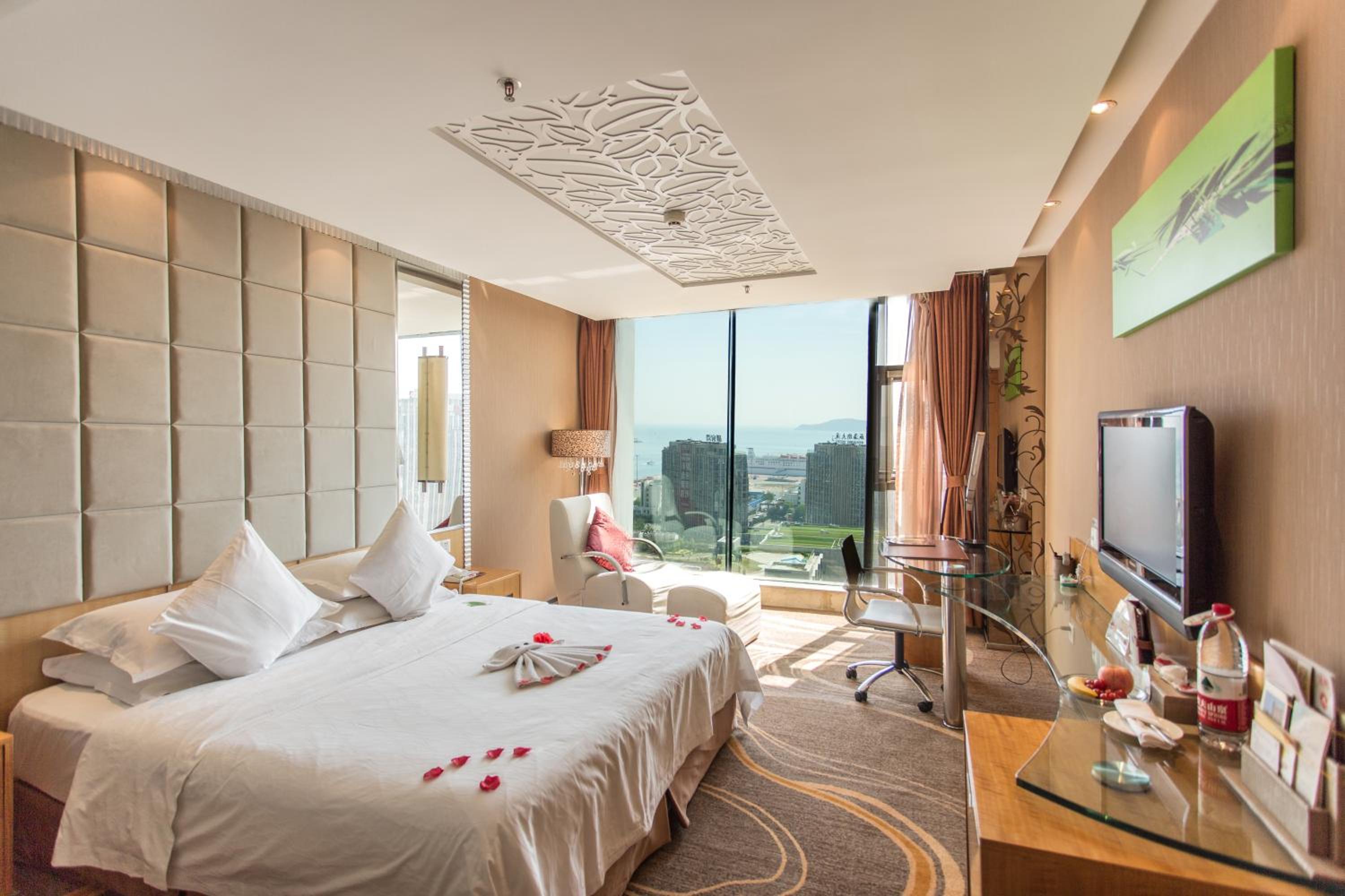 Charming Sea View King Size Bed
