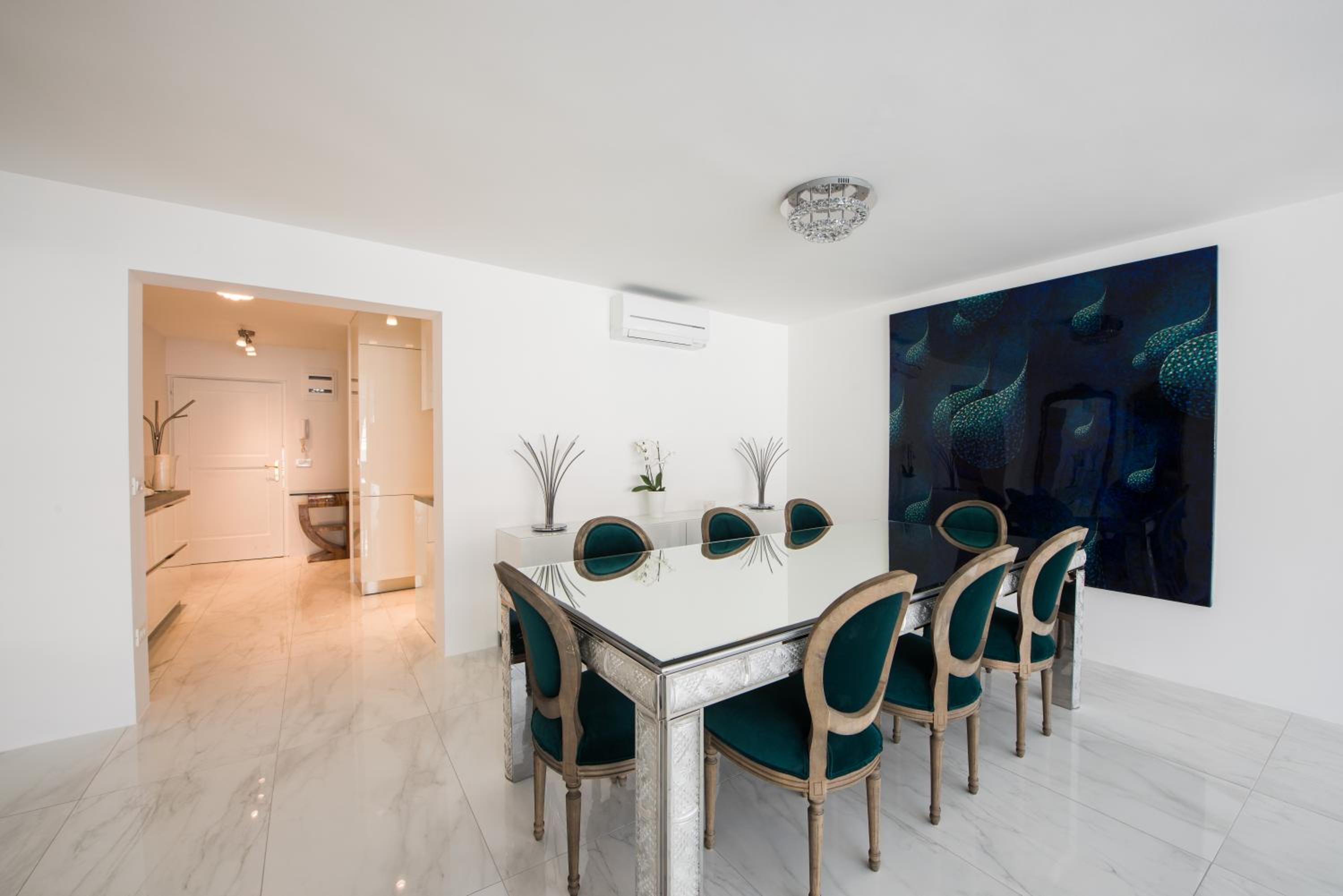 Three-Bedroom Apartment - Photo 25