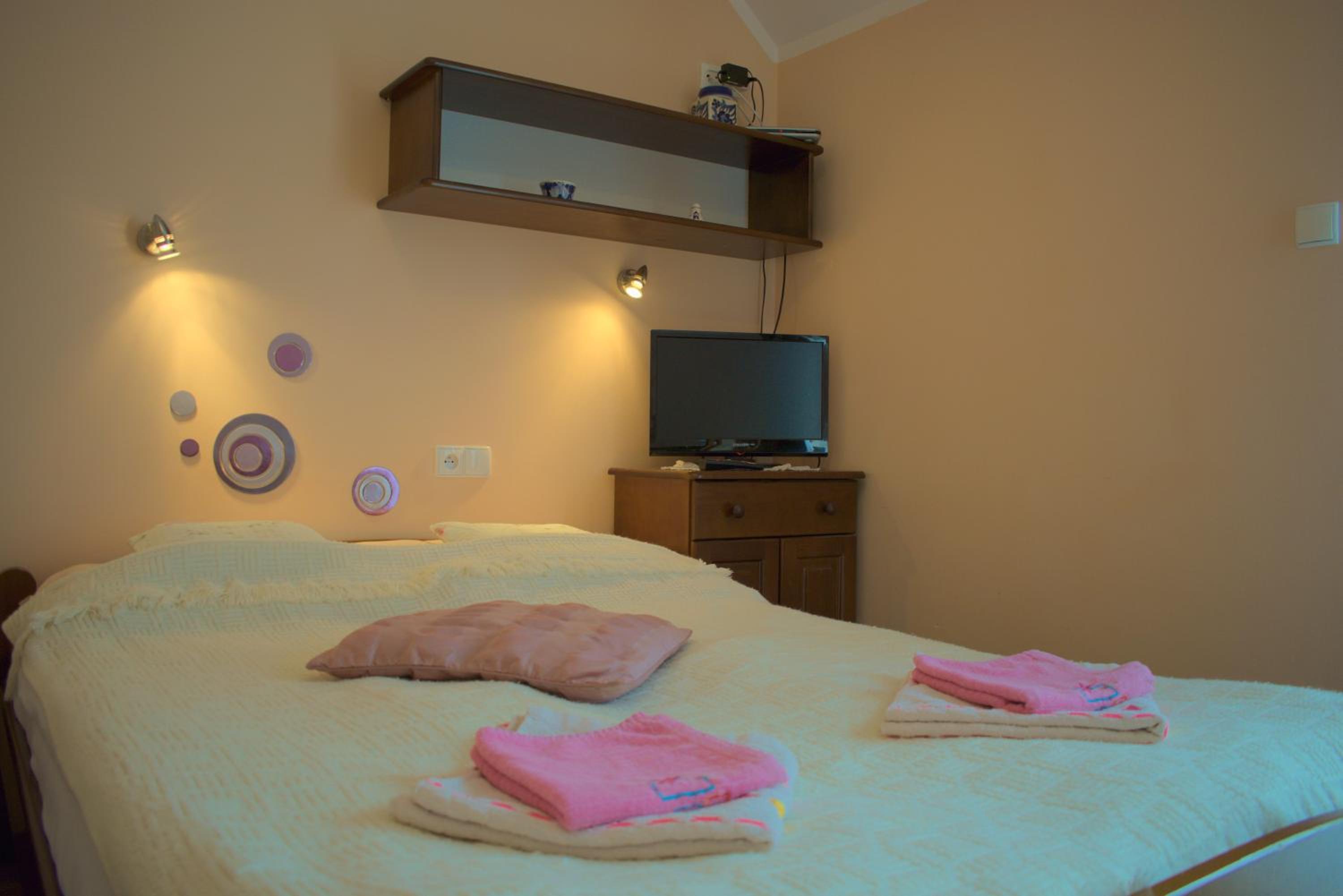 Double or Twin Room - Photo 6