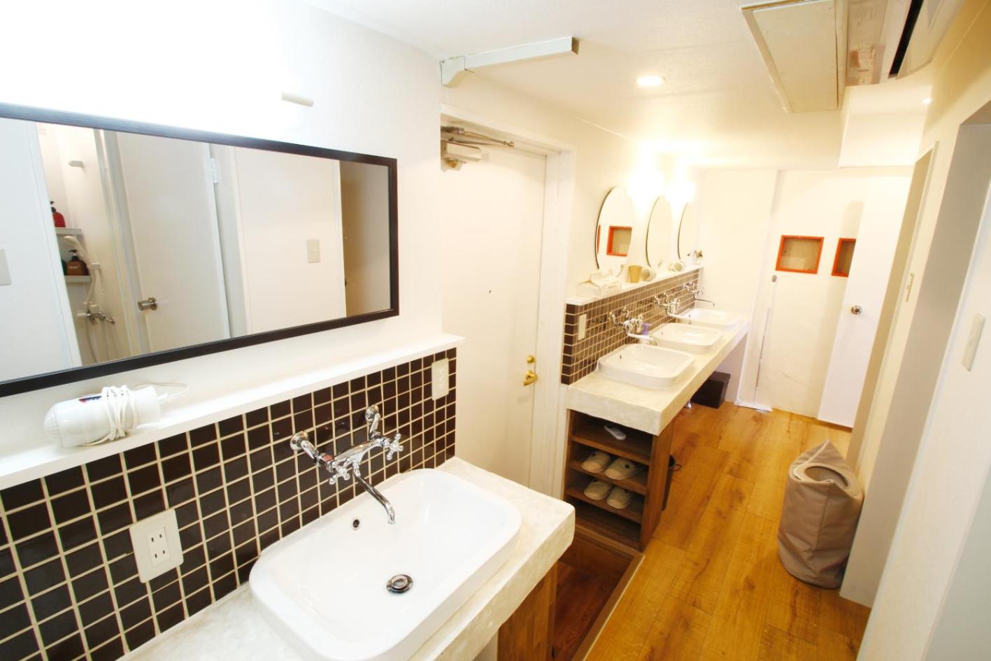 Economy Twin Room photo 2