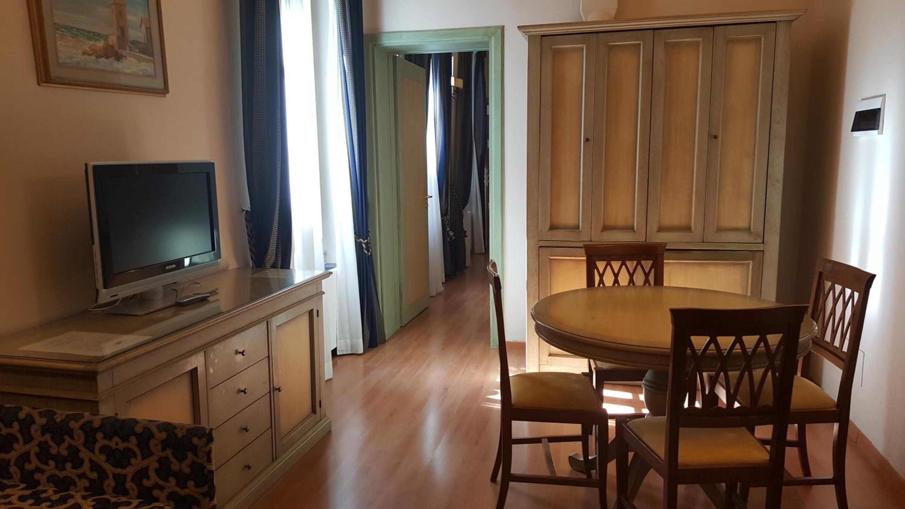 One-Bedroom Apartment photo 3