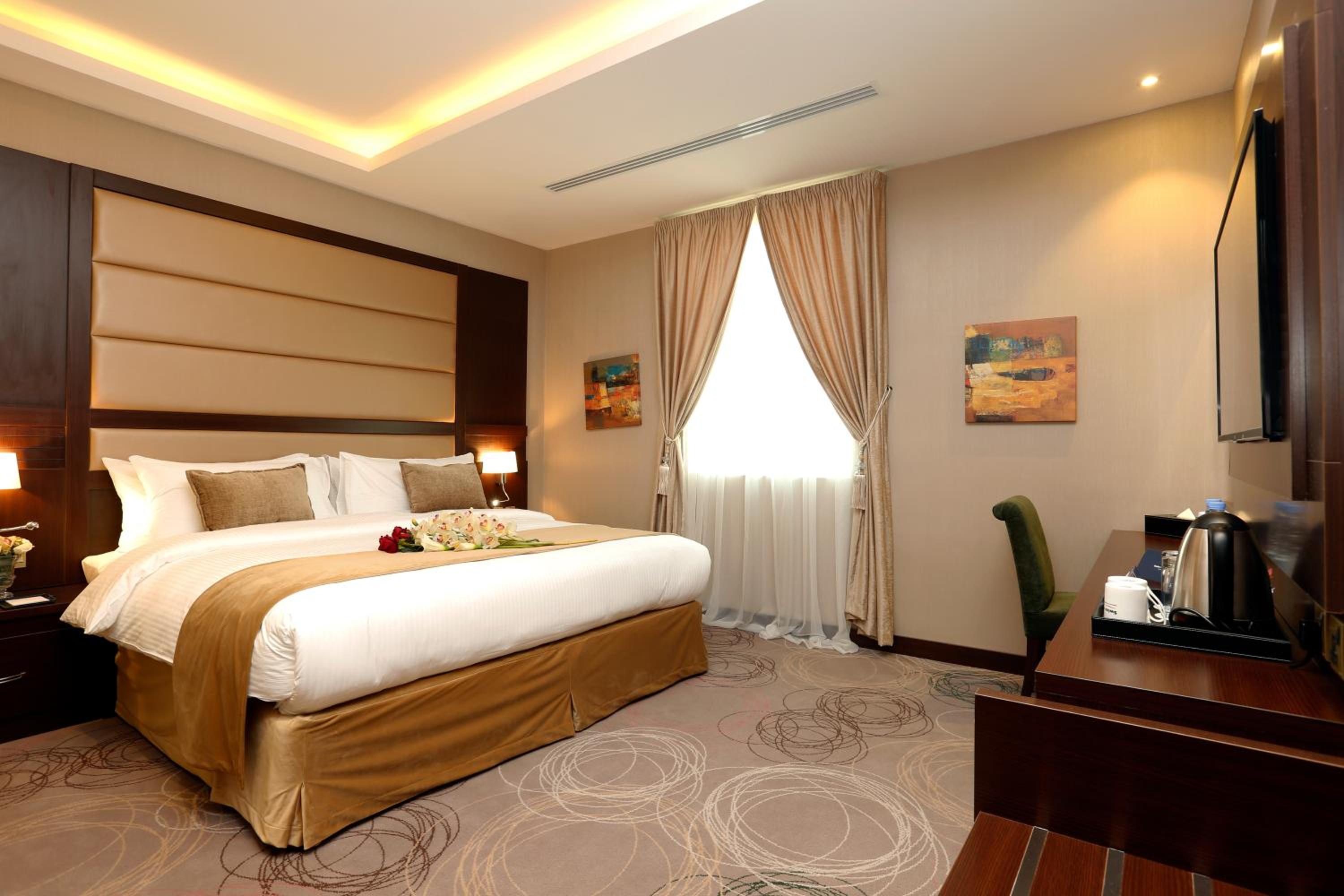 Executive Suite - Photo 4