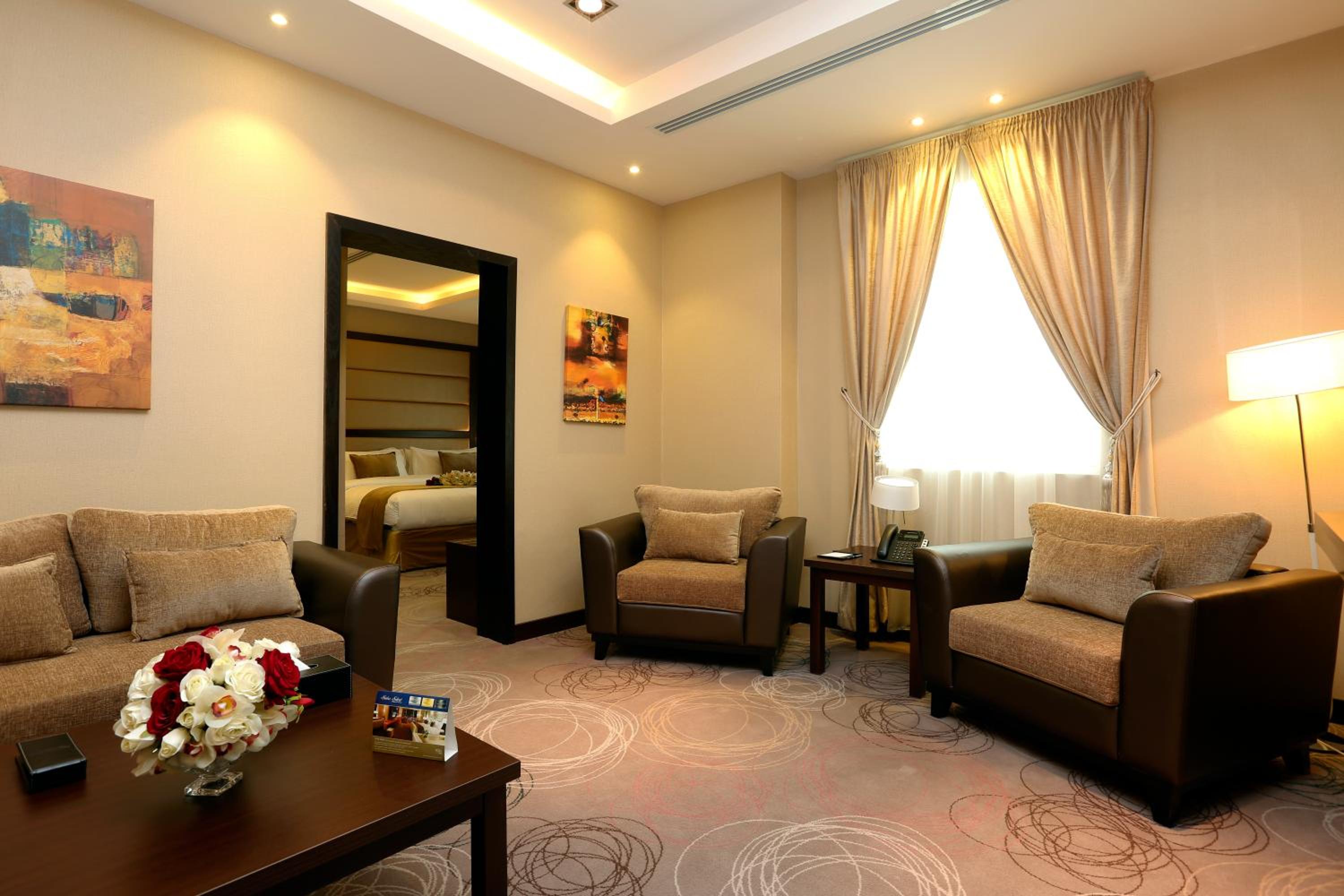 Executive Suite - Photo 2