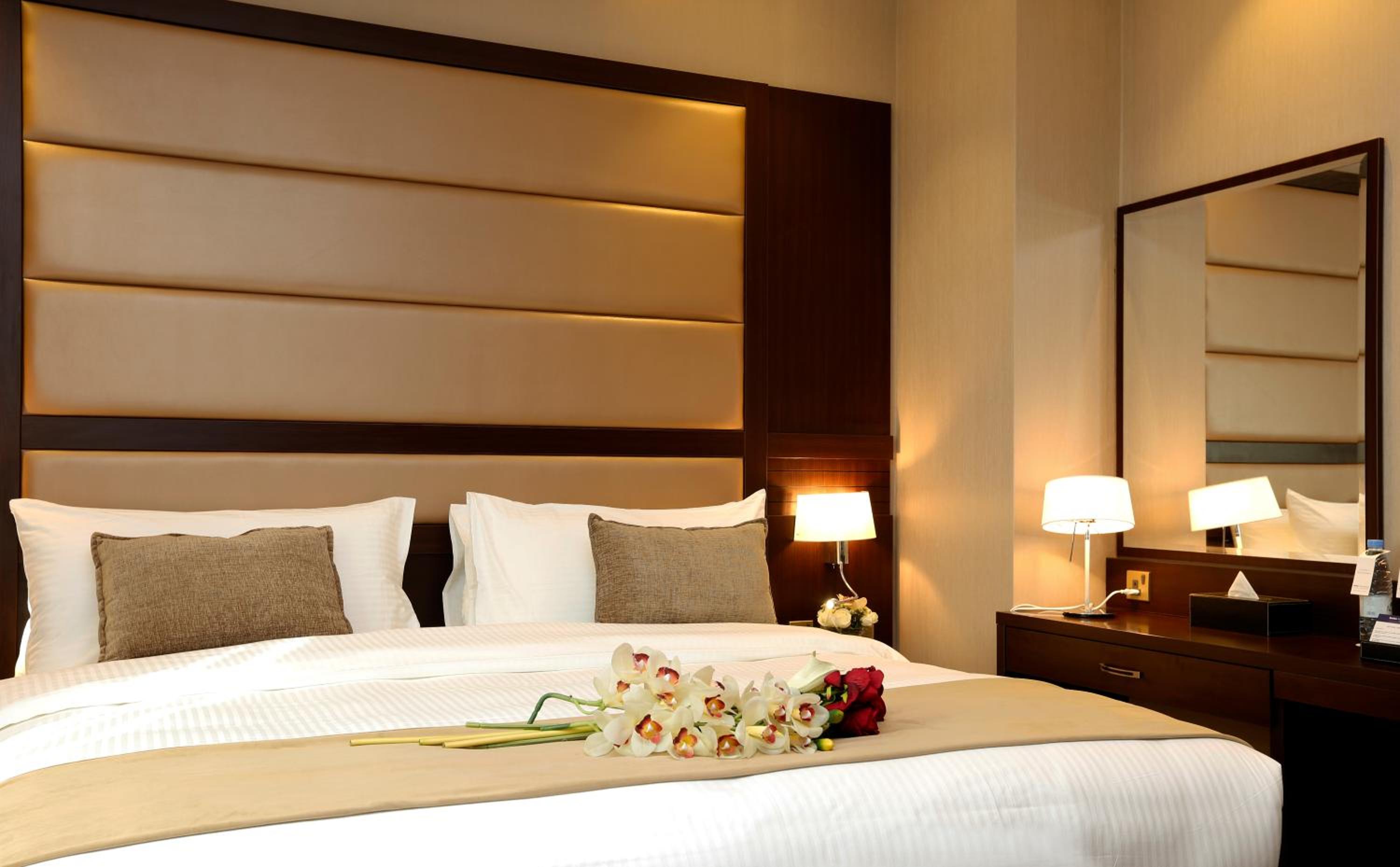 Deluxe King Room - Photo 2