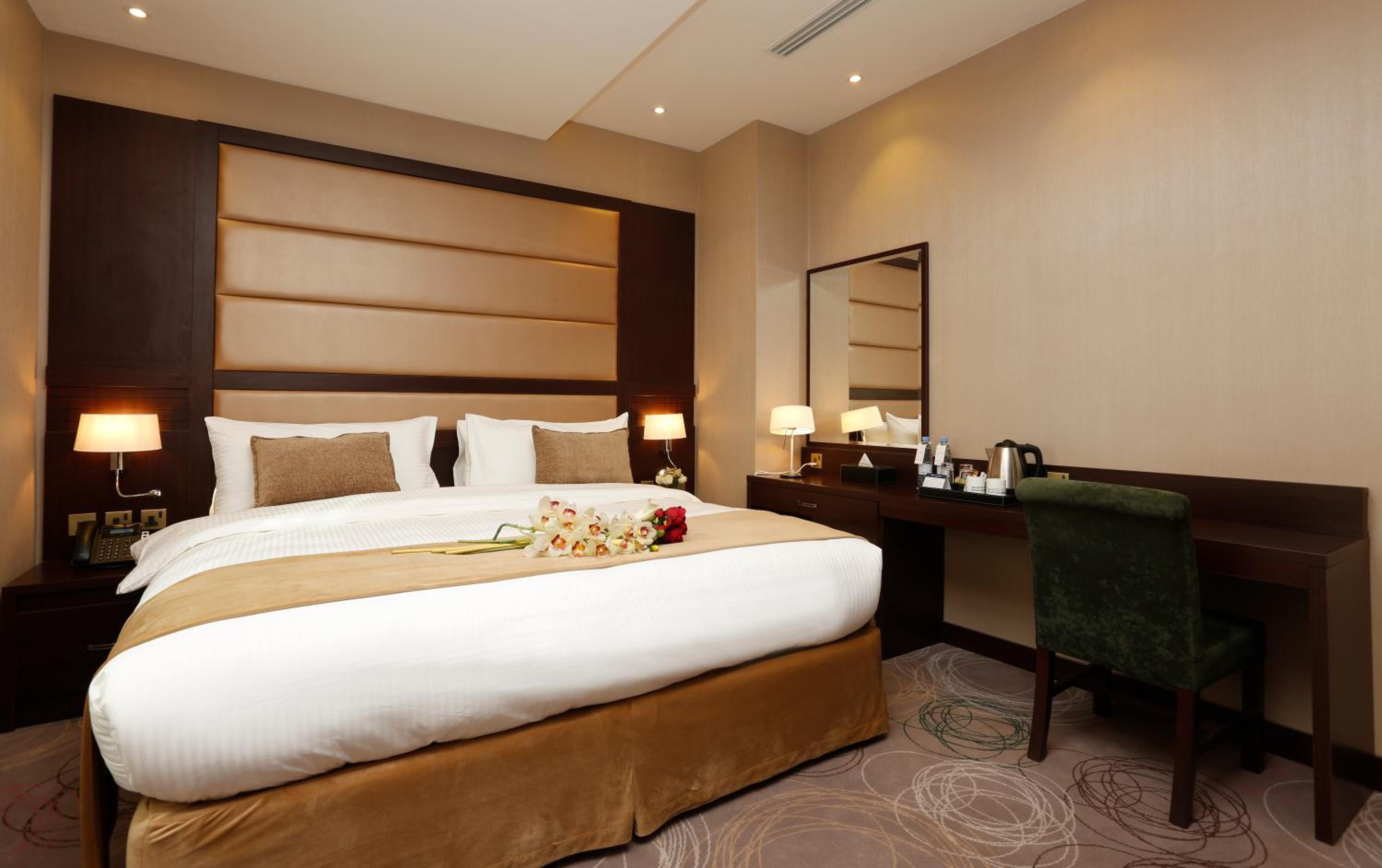 Deluxe King Room - Photo 5