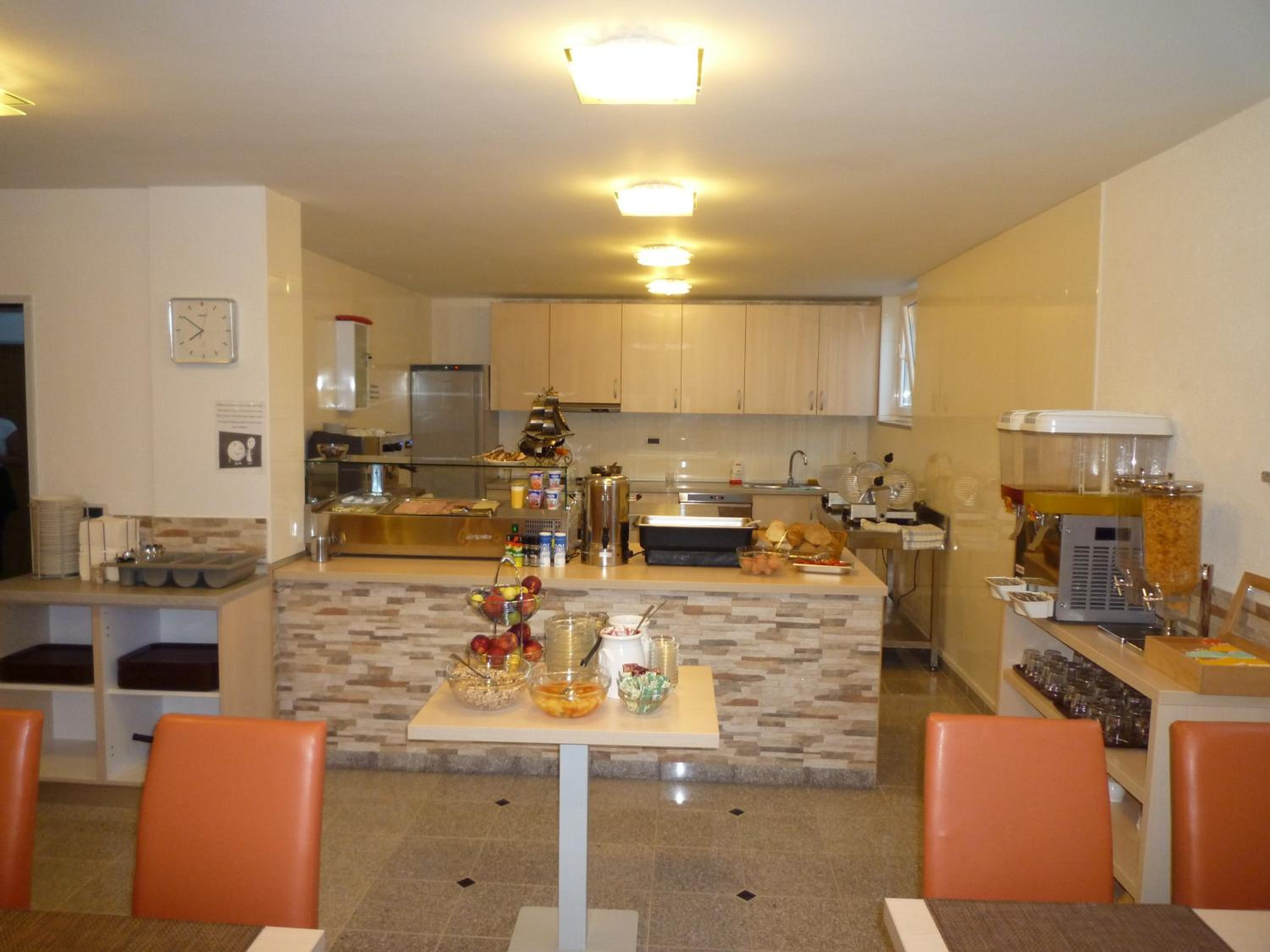 Family Room with Balcony photo 3