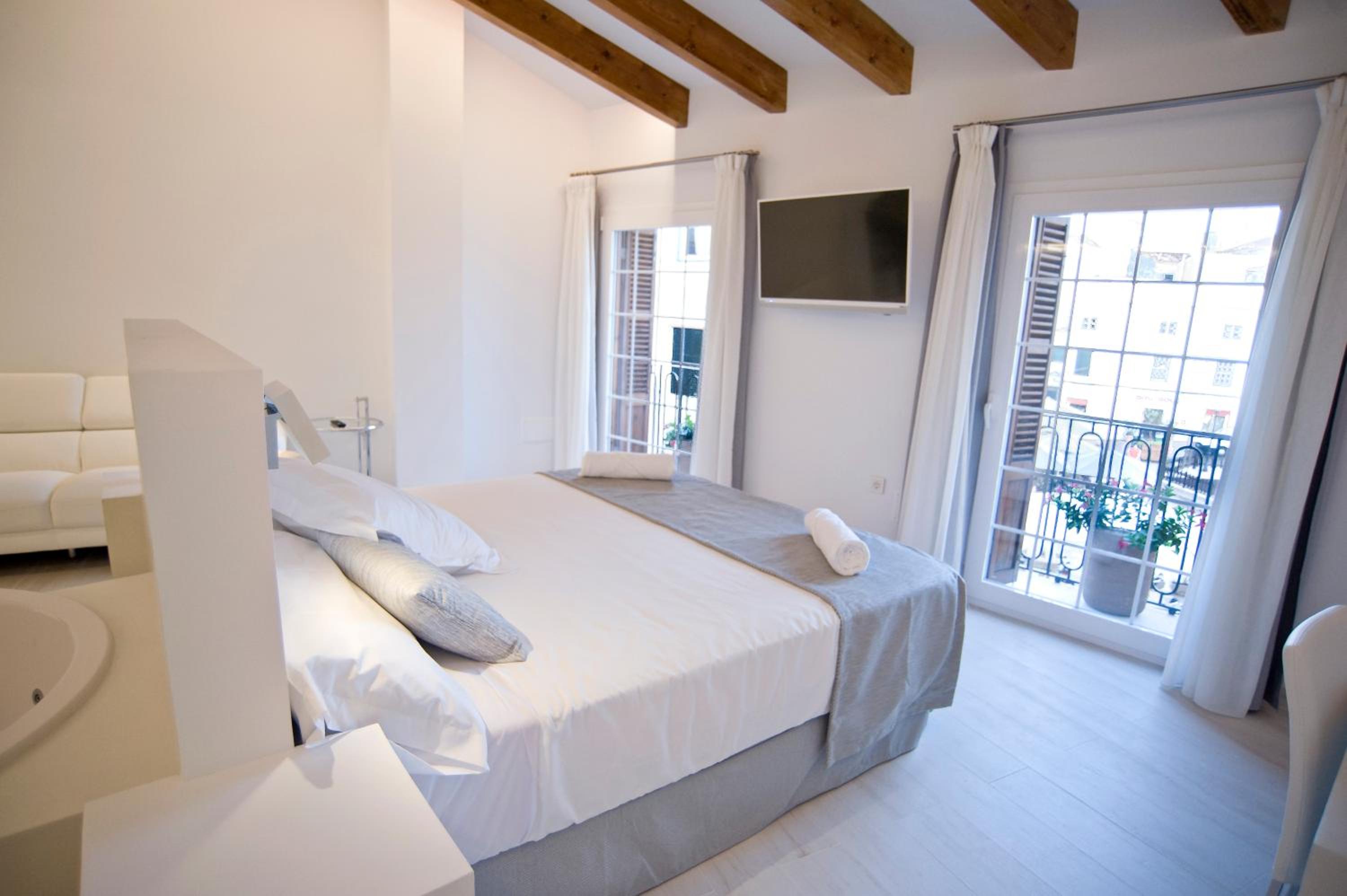Deluxe Junior Suite photo 2