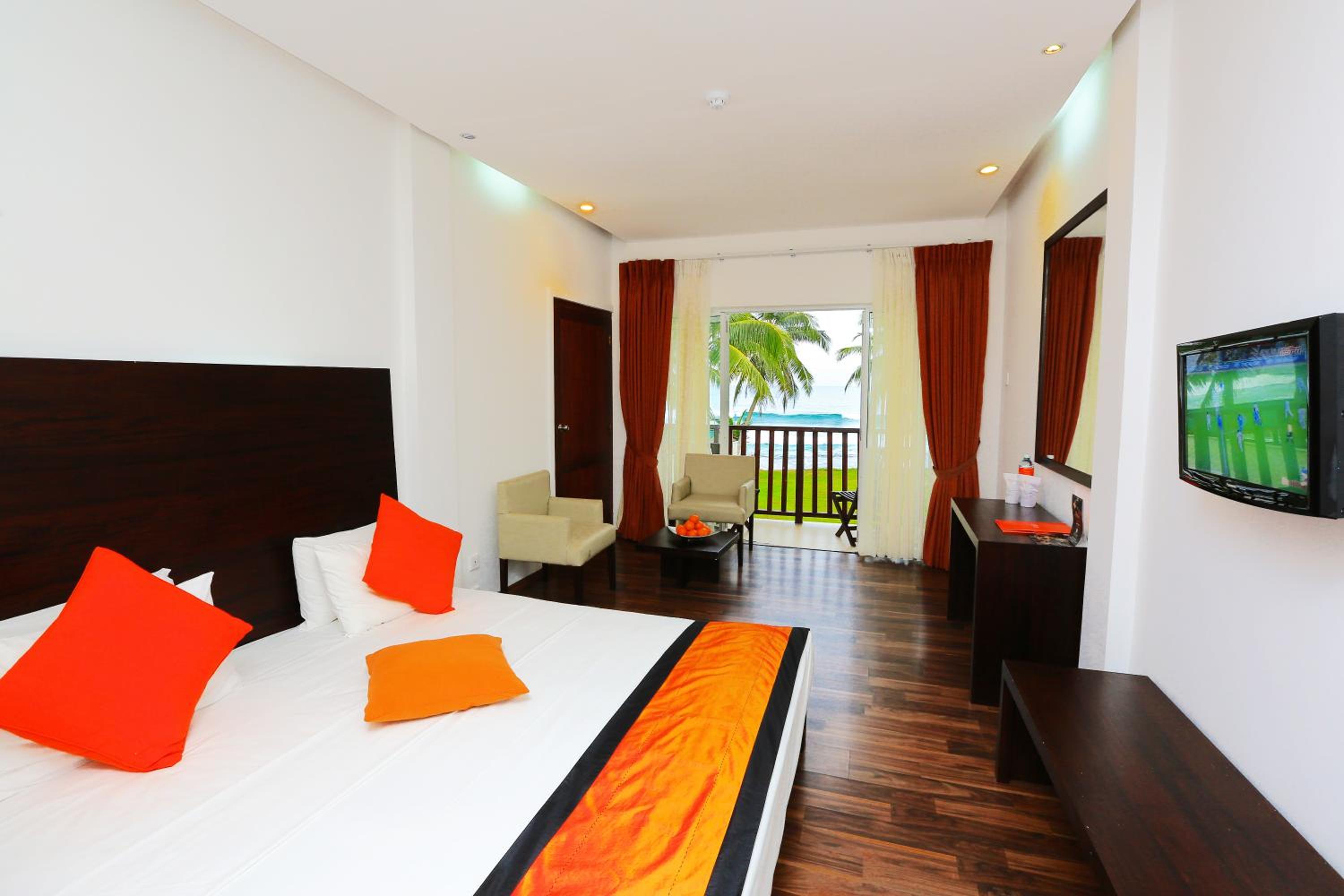 Deluxe Room with 15% F&B | Early check-in & Late check-out (upon availability) - Photo 3