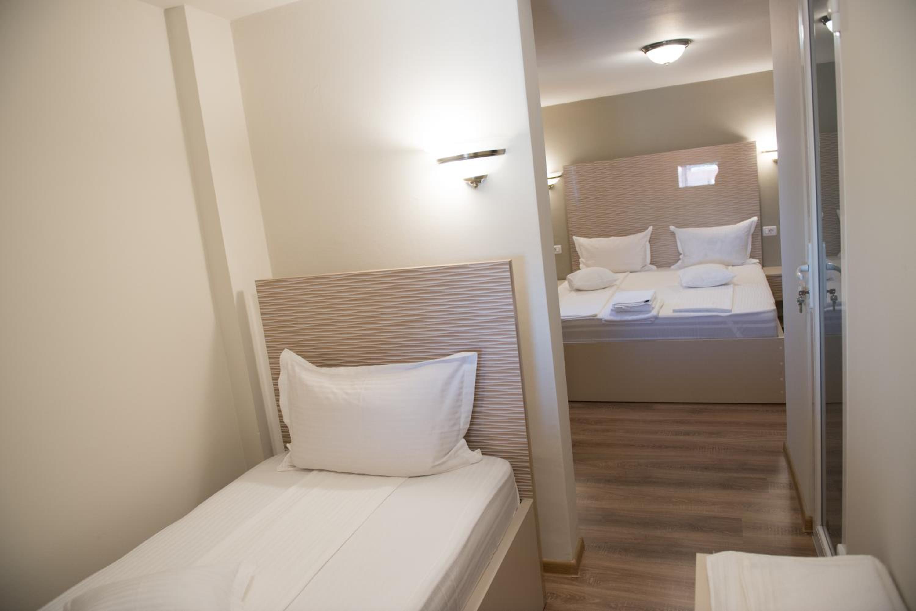 Triple Room - Photo 13
