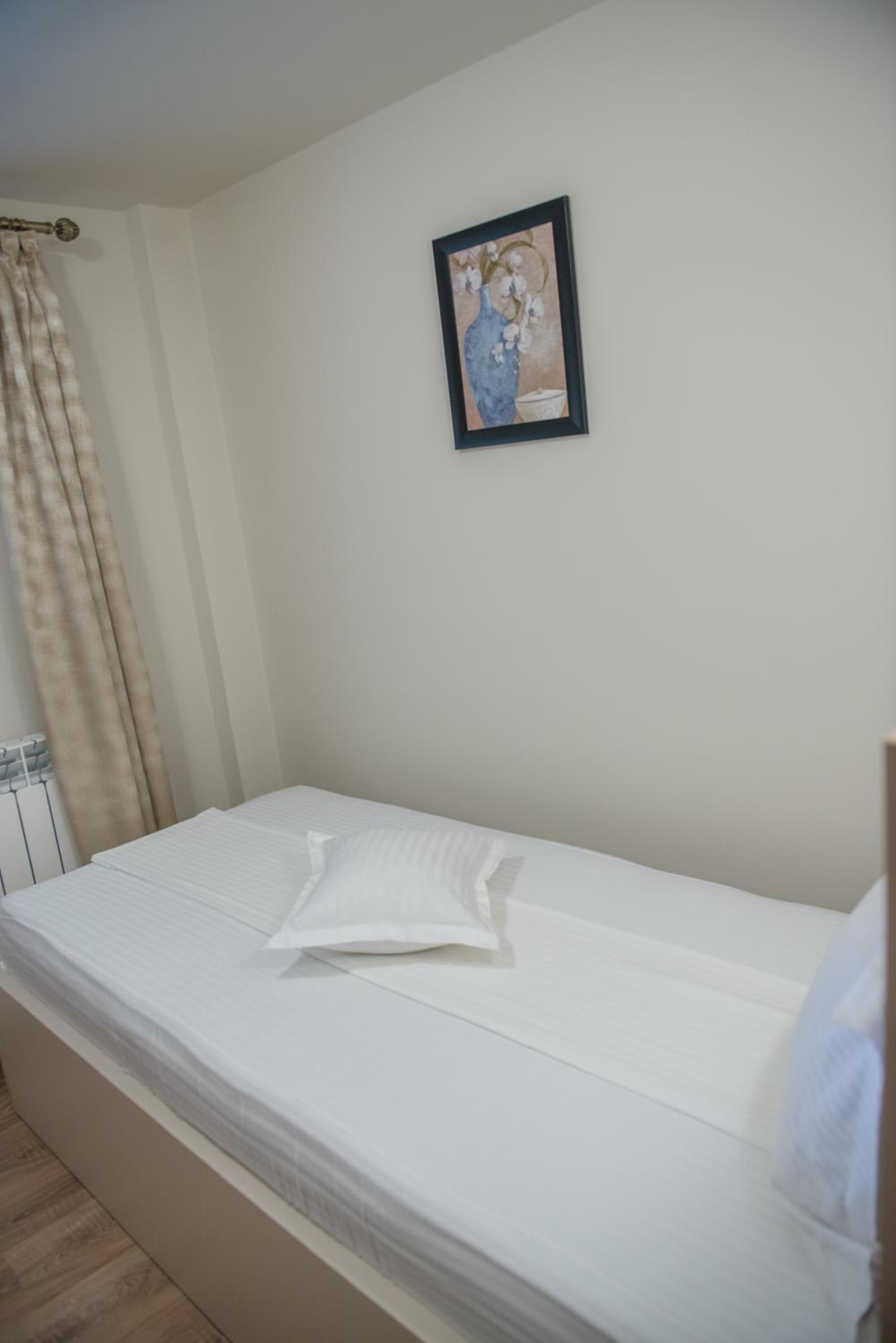 Triple Room - Photo 18