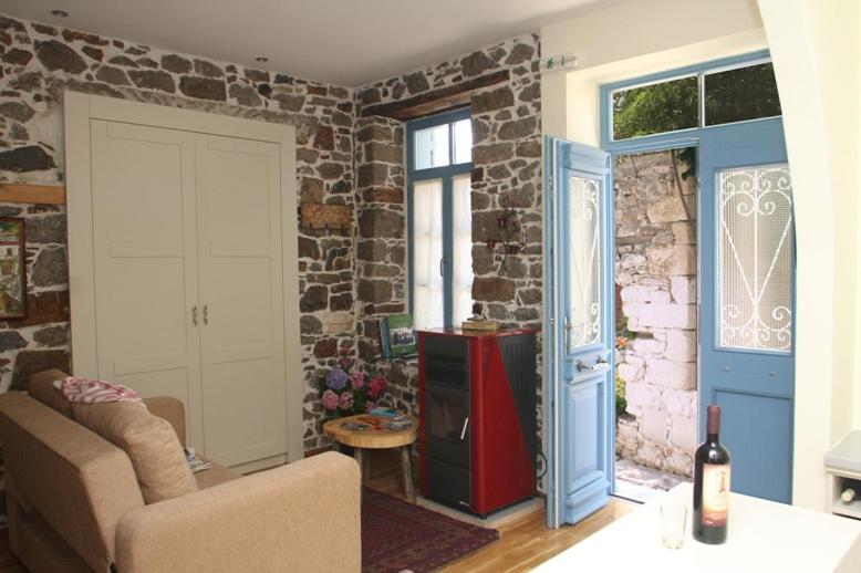 Studio Apartment photo 1