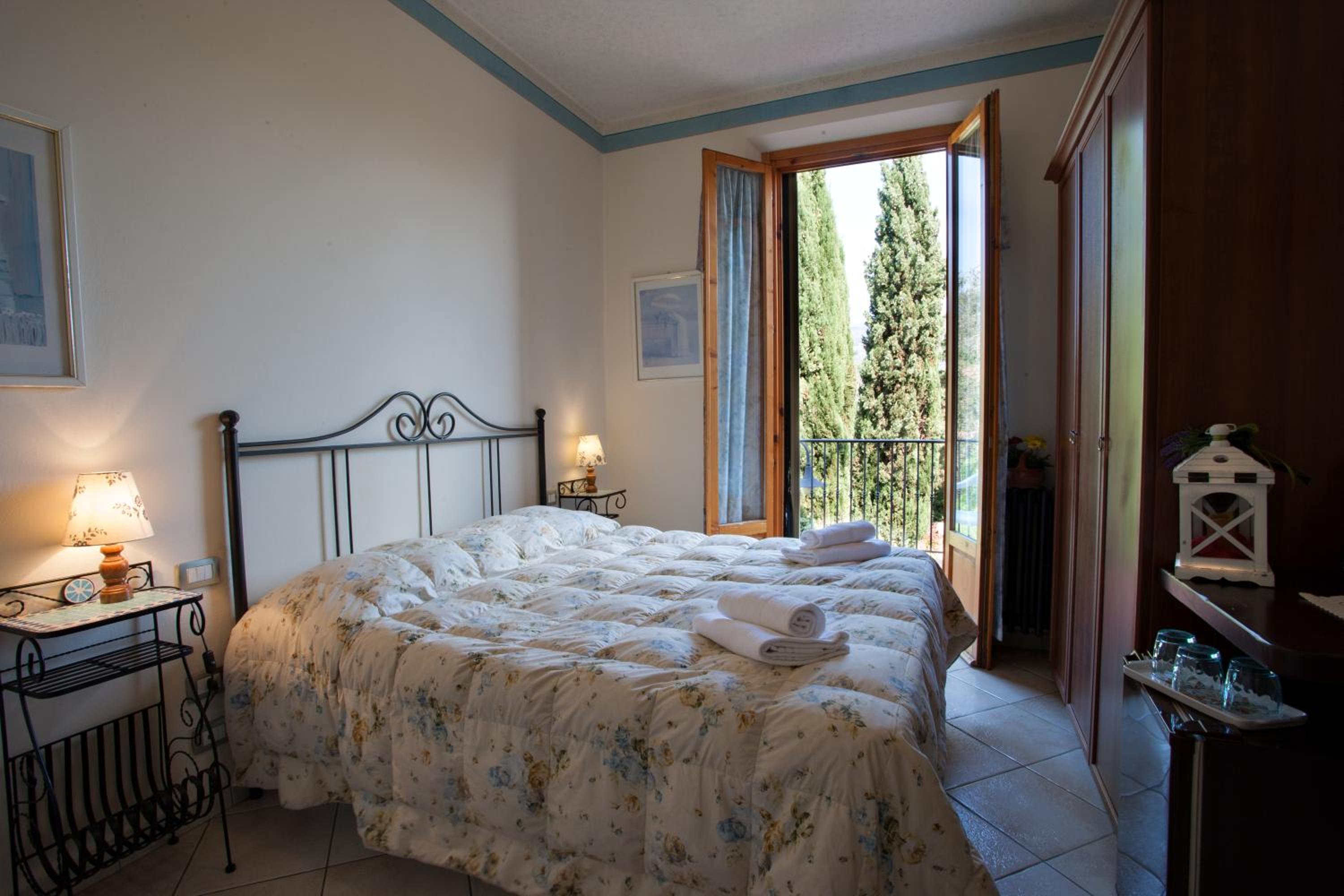 Large Single Room photo 3