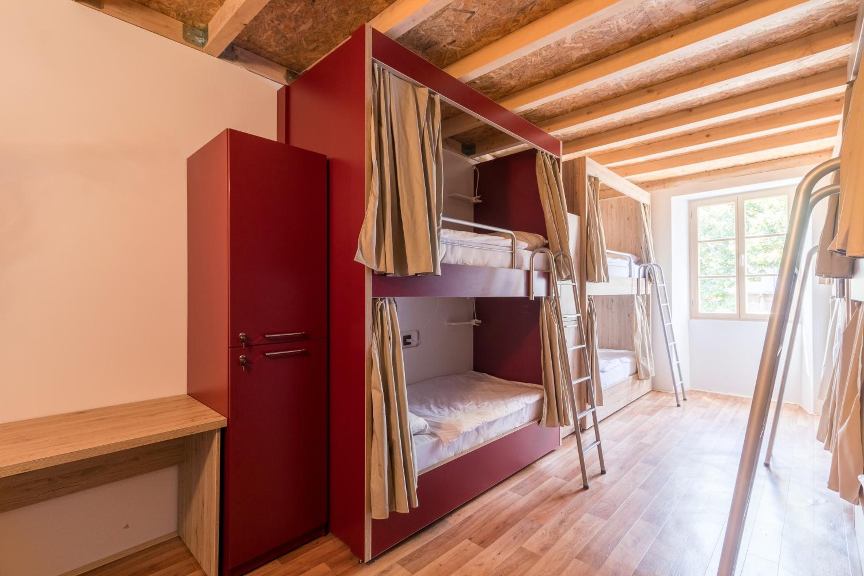 Bed in 8-Bed Female Dormitory Room photo 1