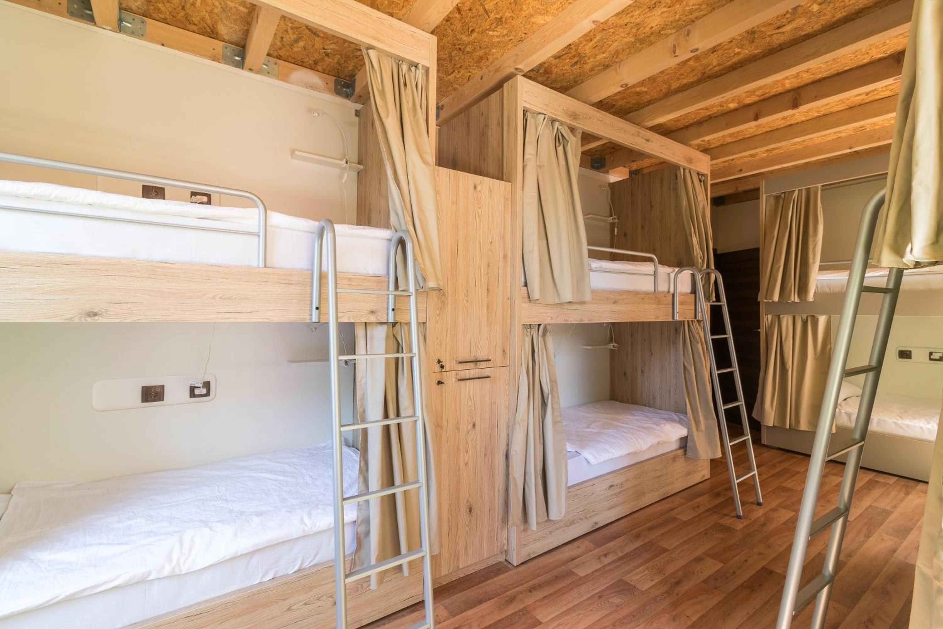 Bed in 8-Bed Male Dormitory Room photo 3