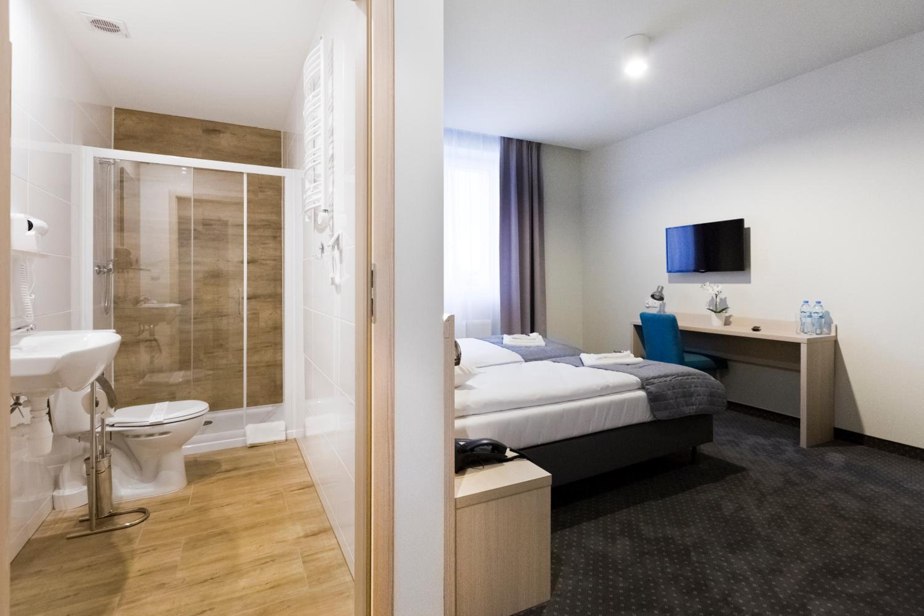 Standard Twin Room photo 3