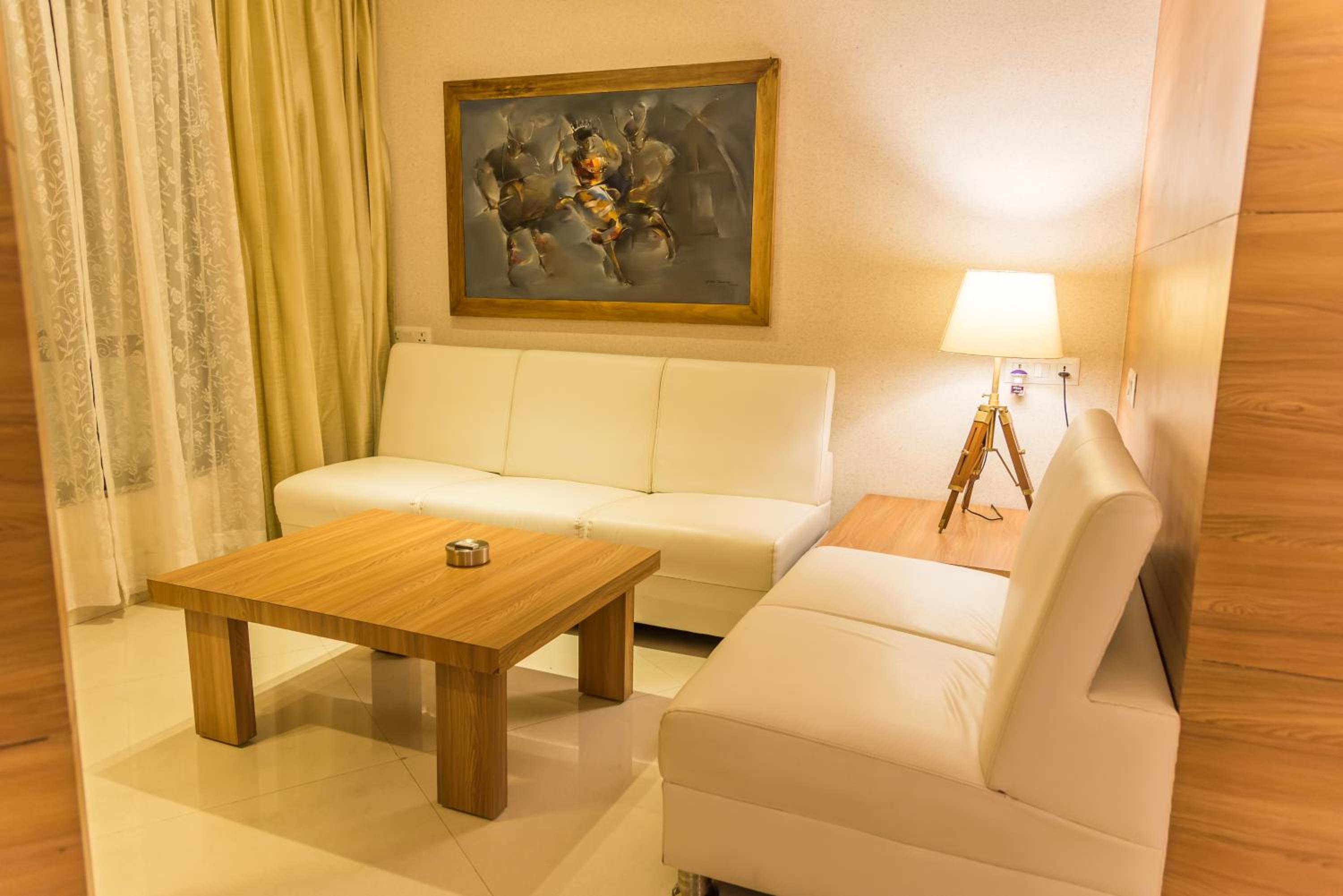 Junior Suite  AC Room with Balcony photo 3