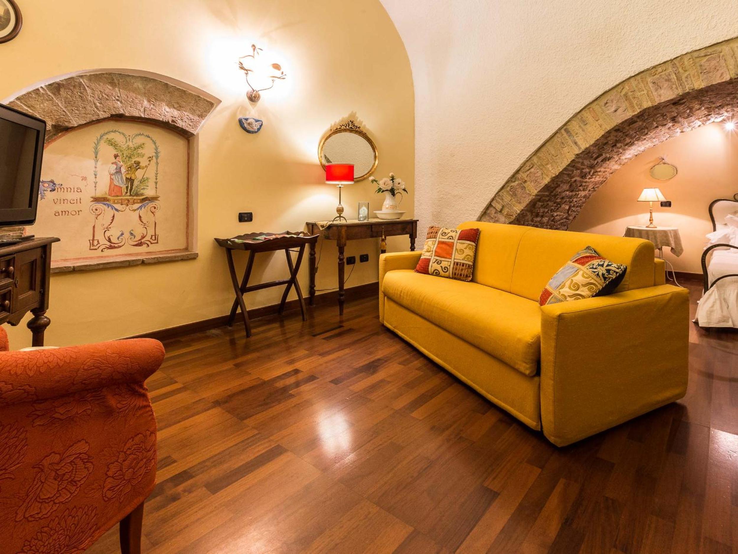 Suite - Photo 3