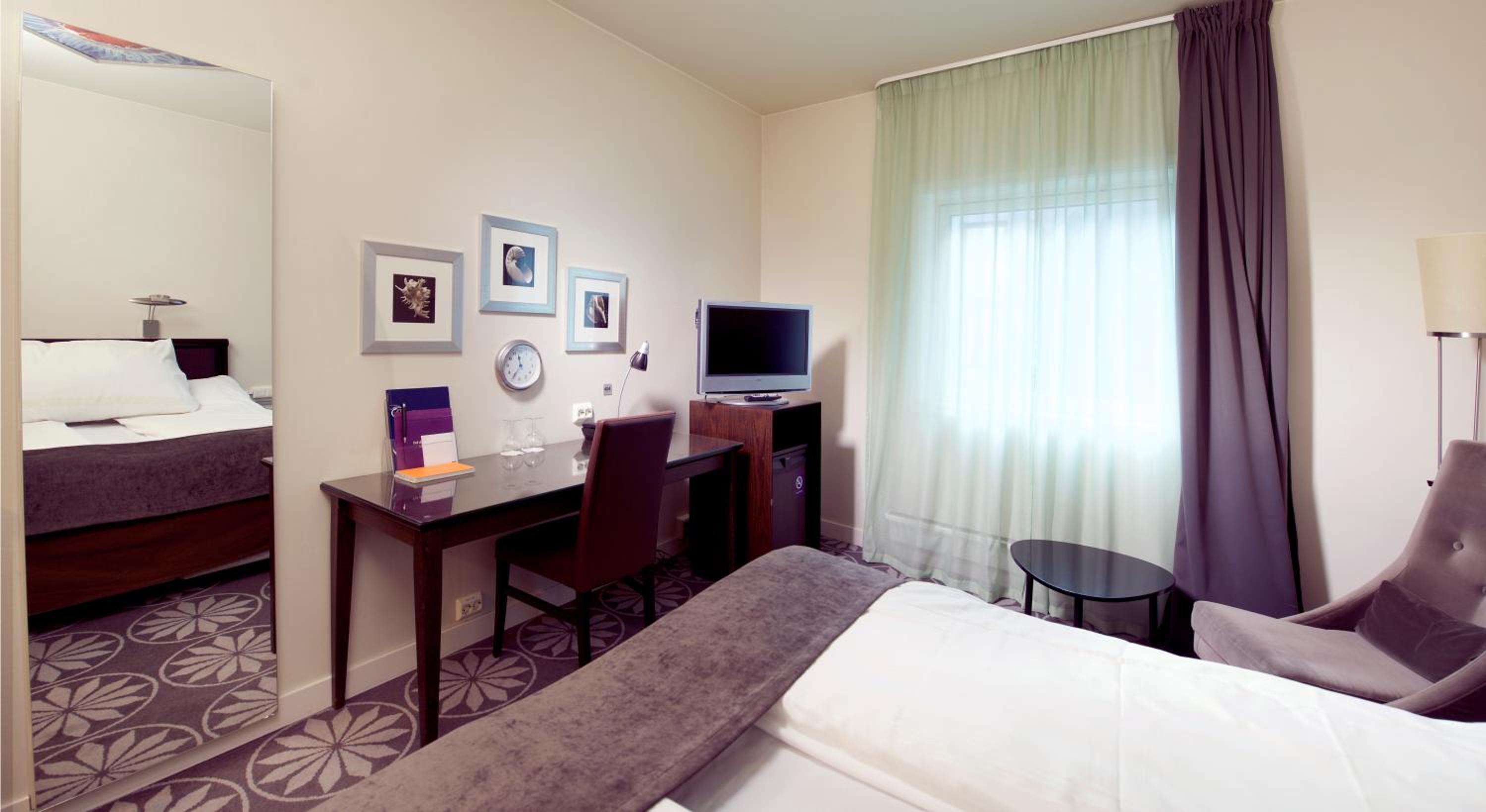Double or Twin Room - Photo 3