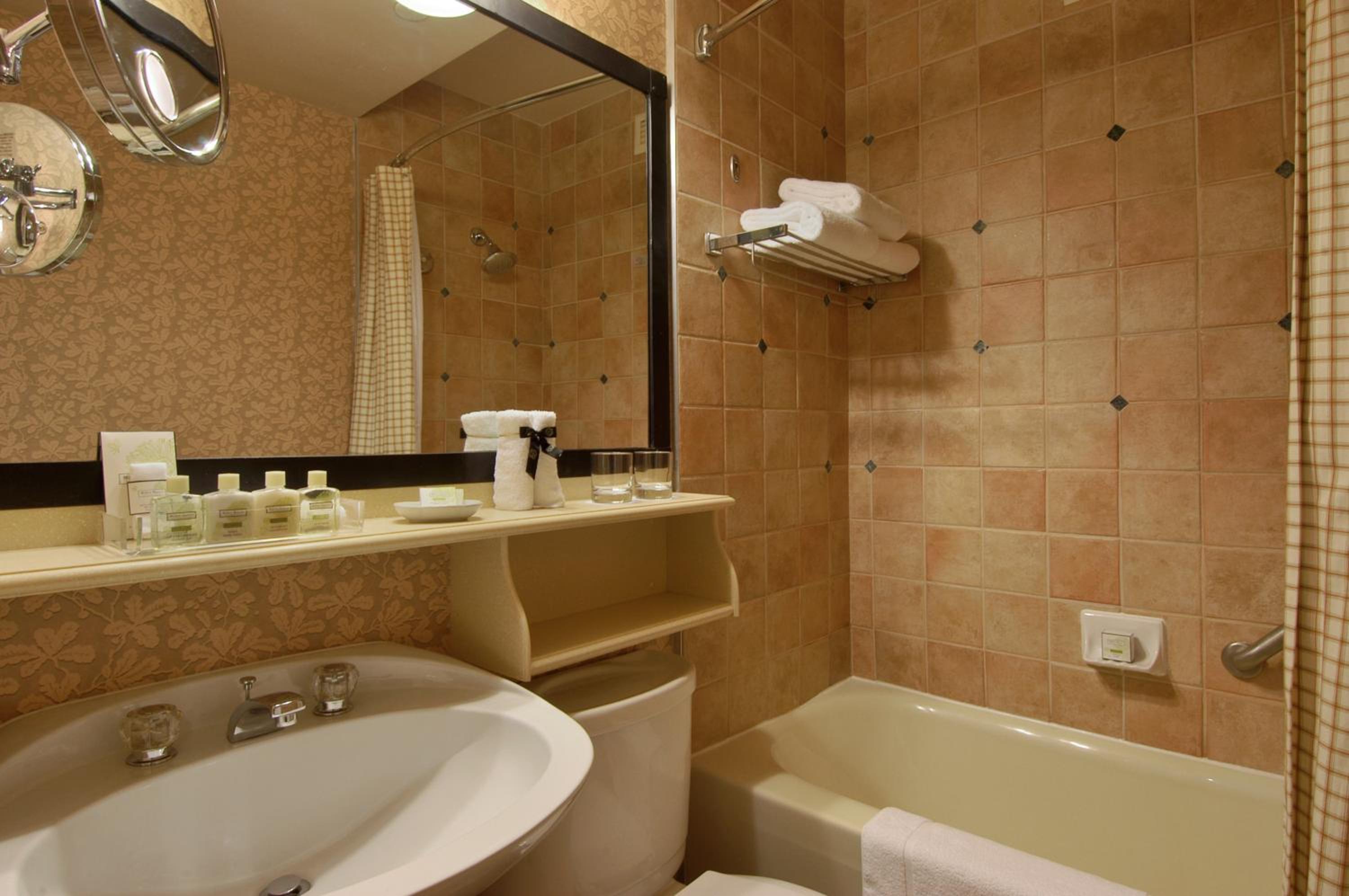 Fairmont Double Room with Two Double Beds - Photo 4