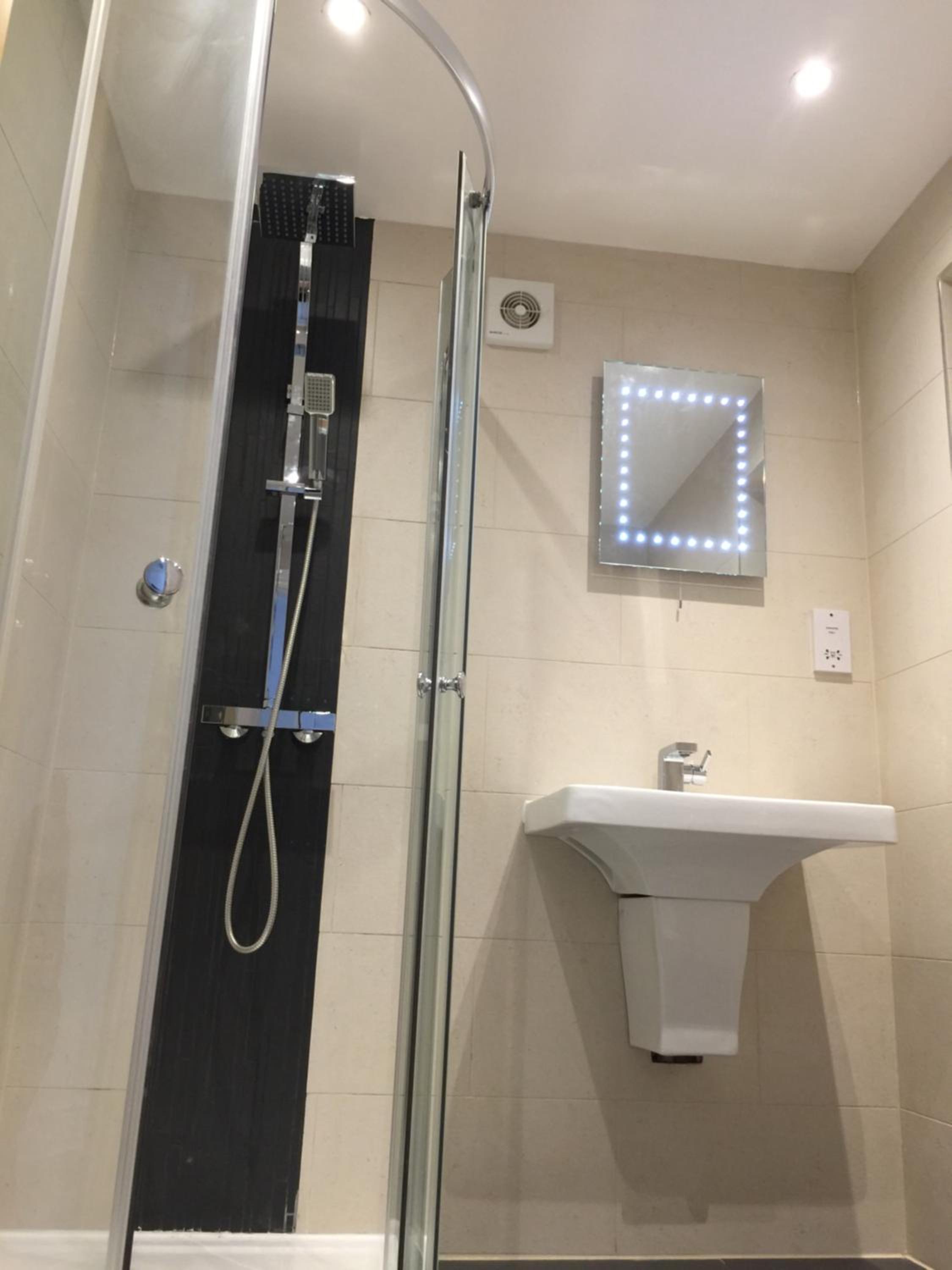 Single Room with Bathroom photo 2