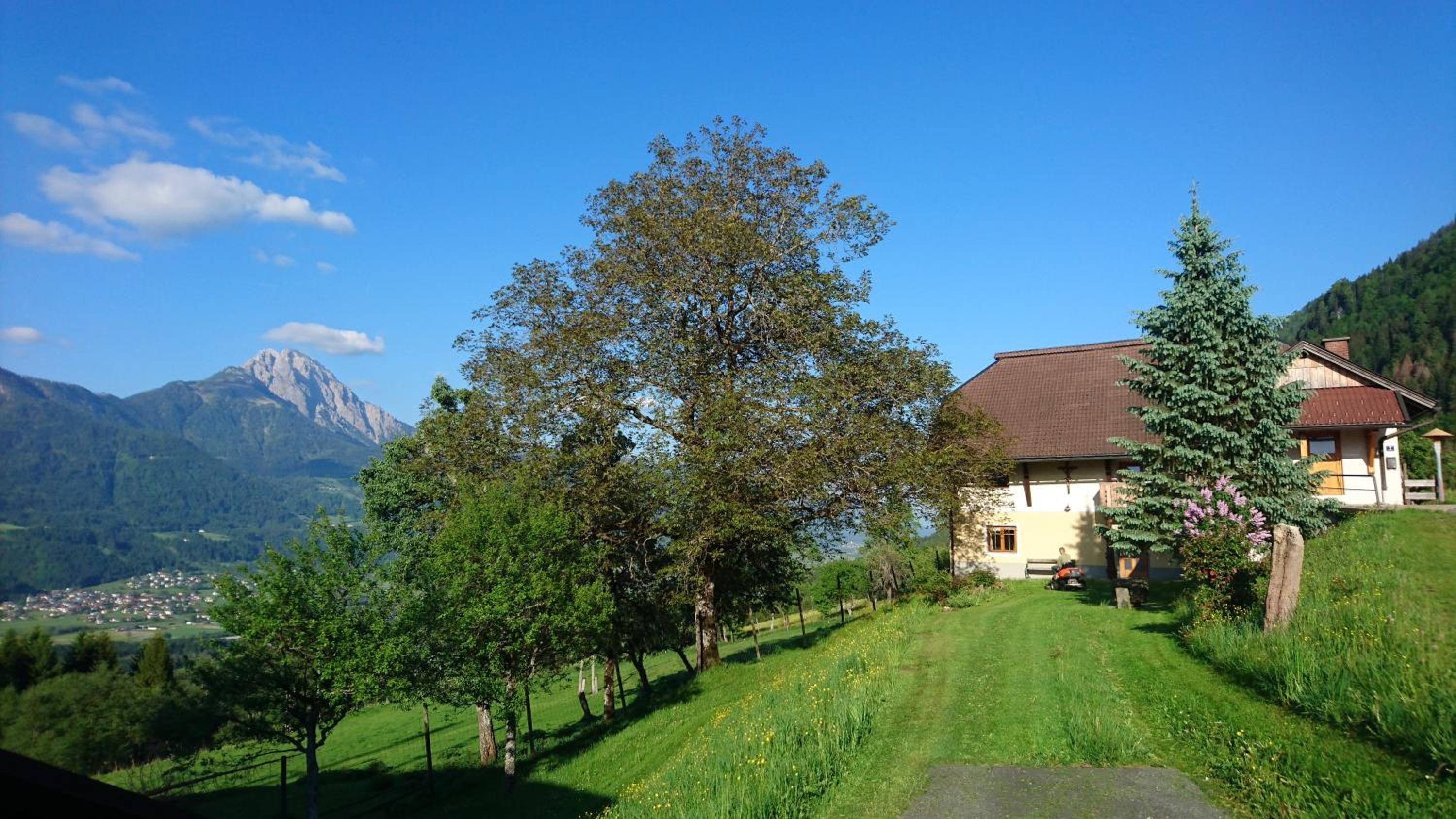 Apartment with Mountain View photo 2