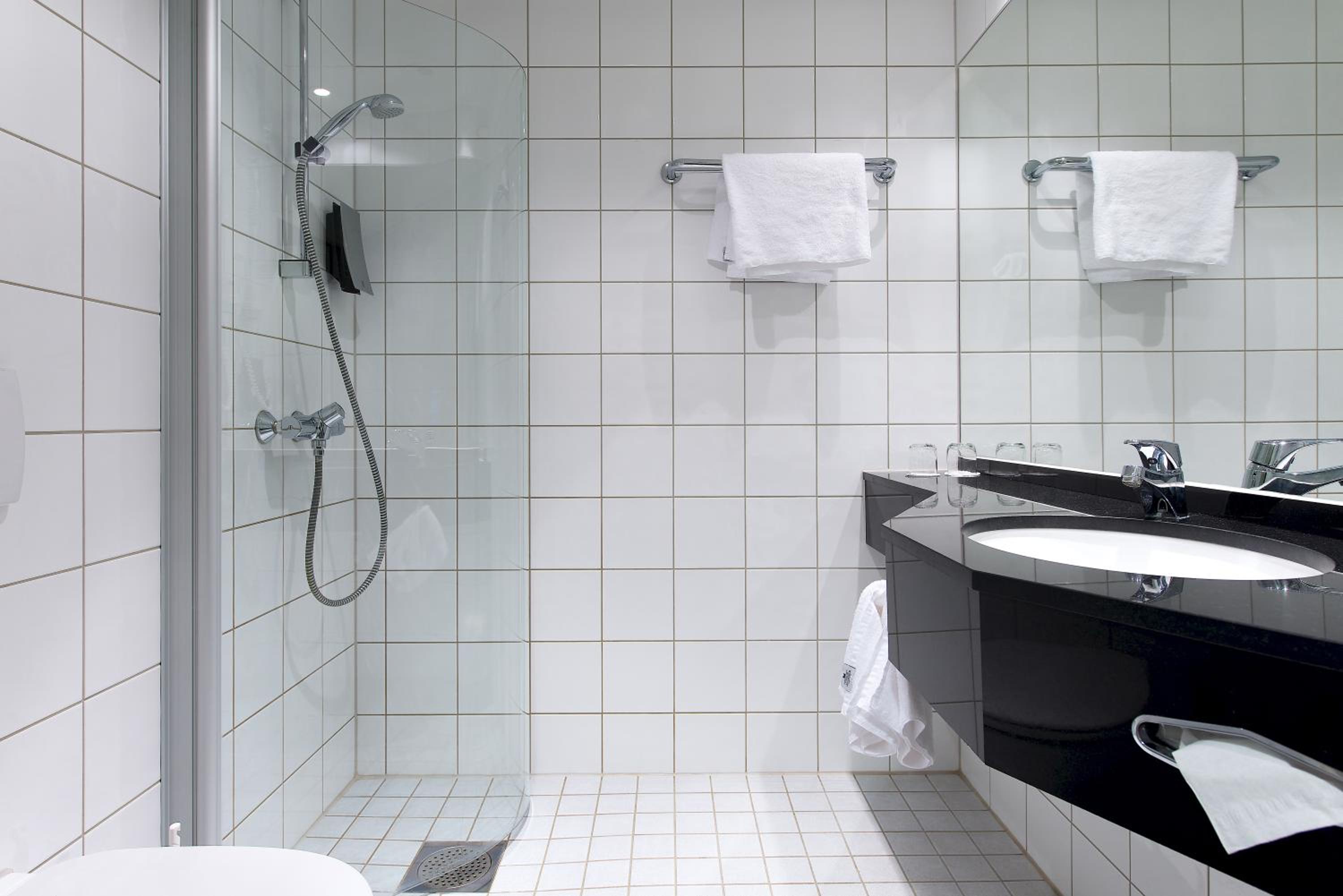 Double or Twin Room - Photo 6