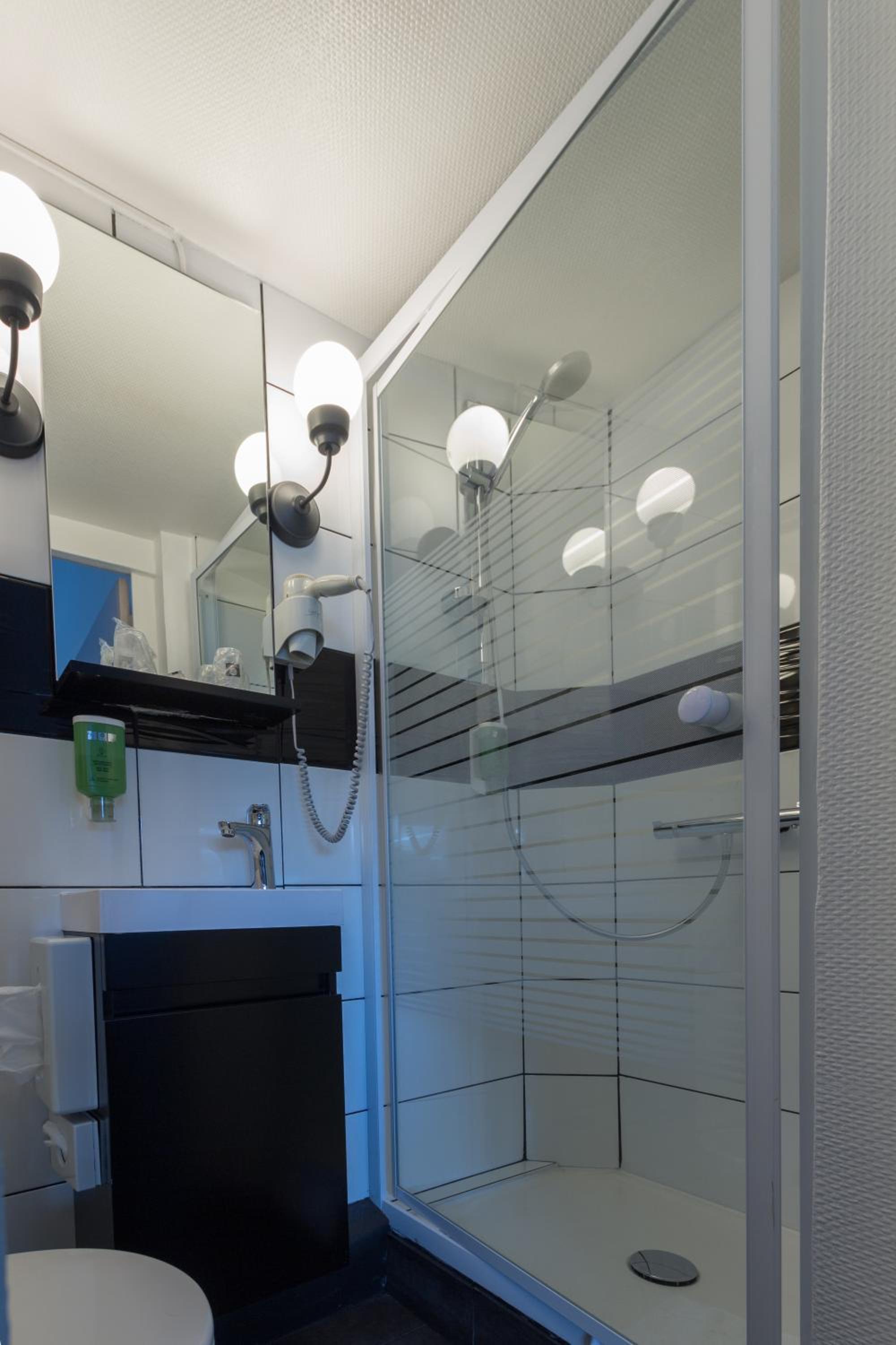 Double Room - Photo 10