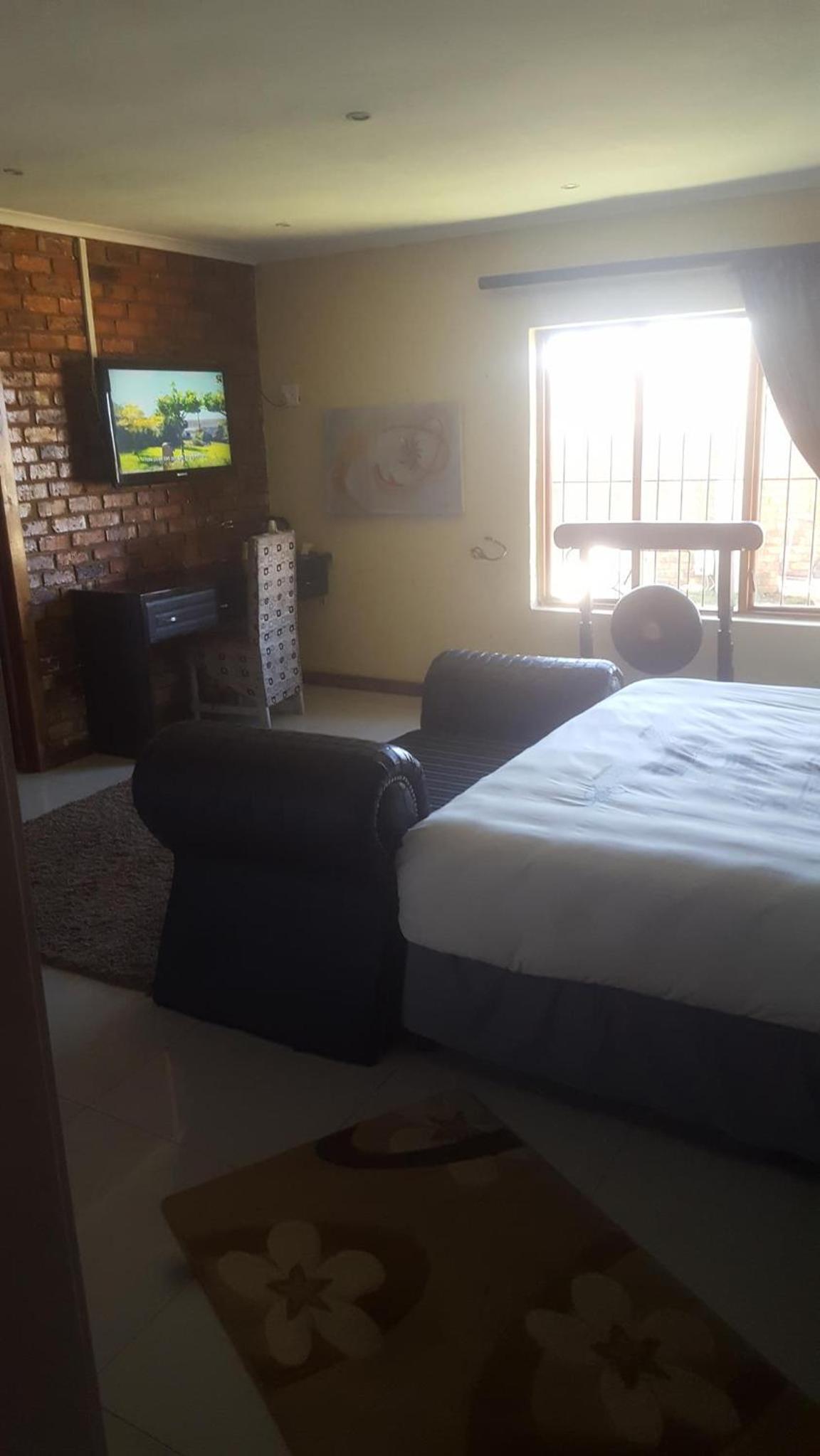 Deluxe Bungalow photo 2