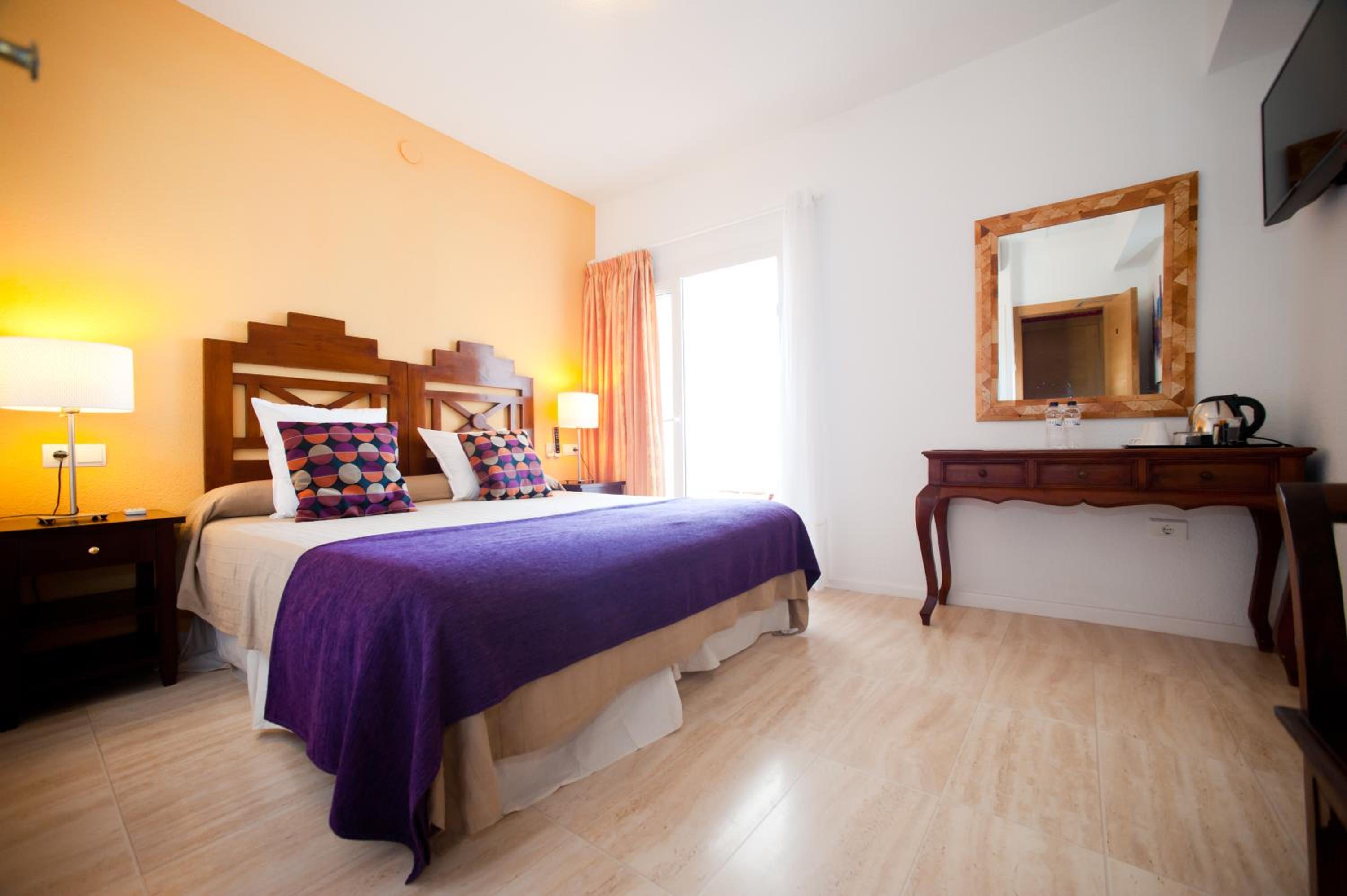 Twin Room with Terrace - Photo 24