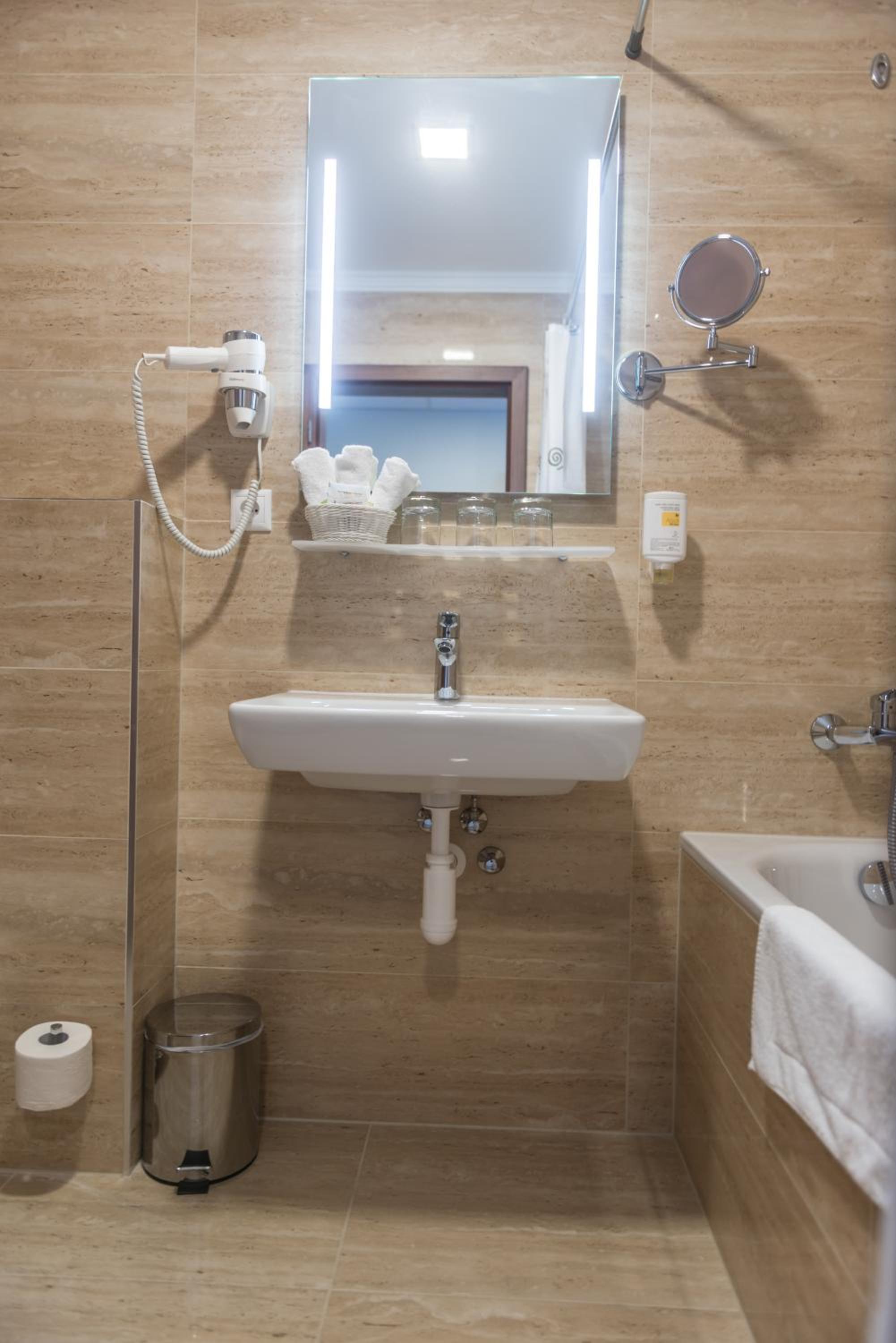 Twin Suite (Included access to the pools)