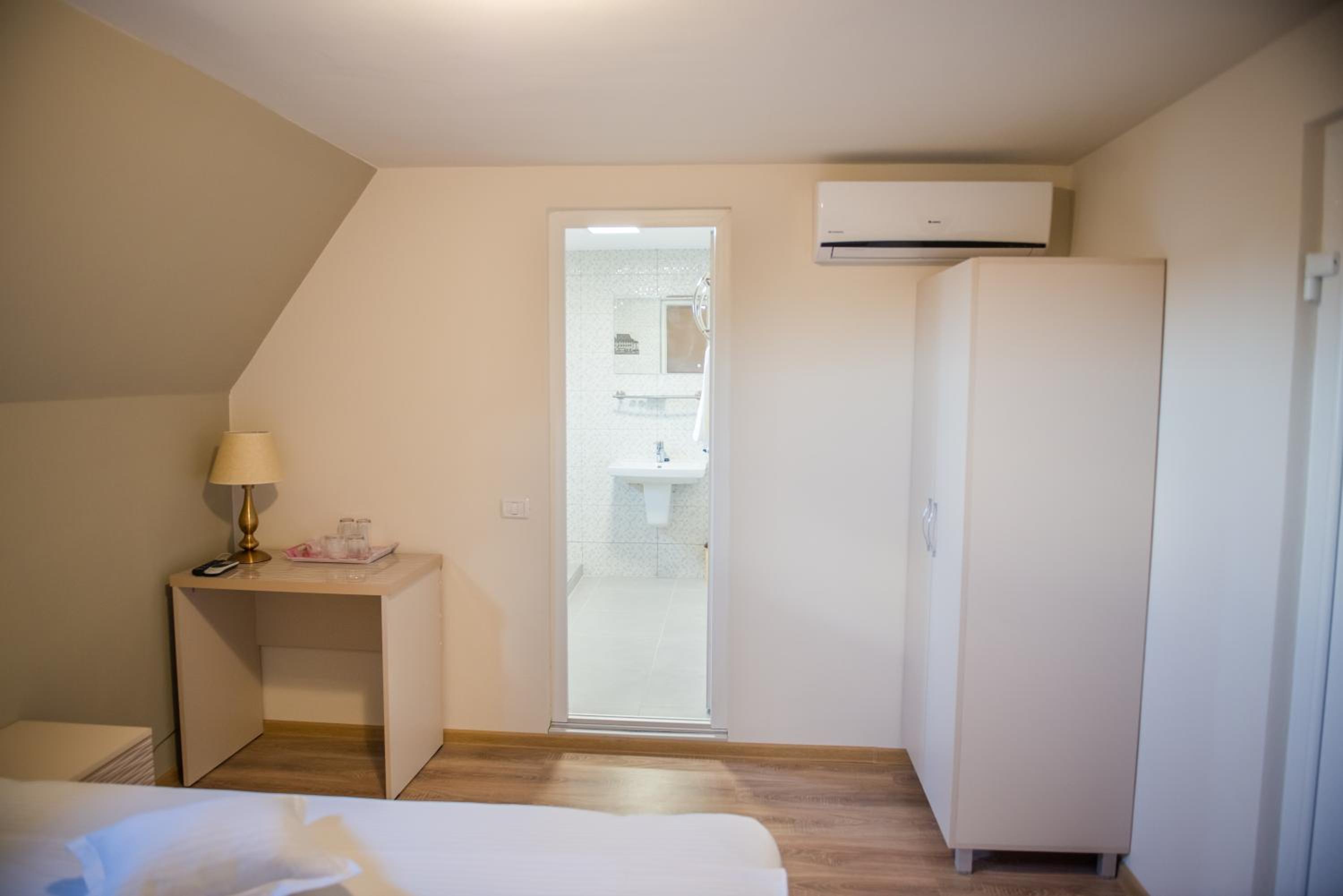 Double Room - Photo 1