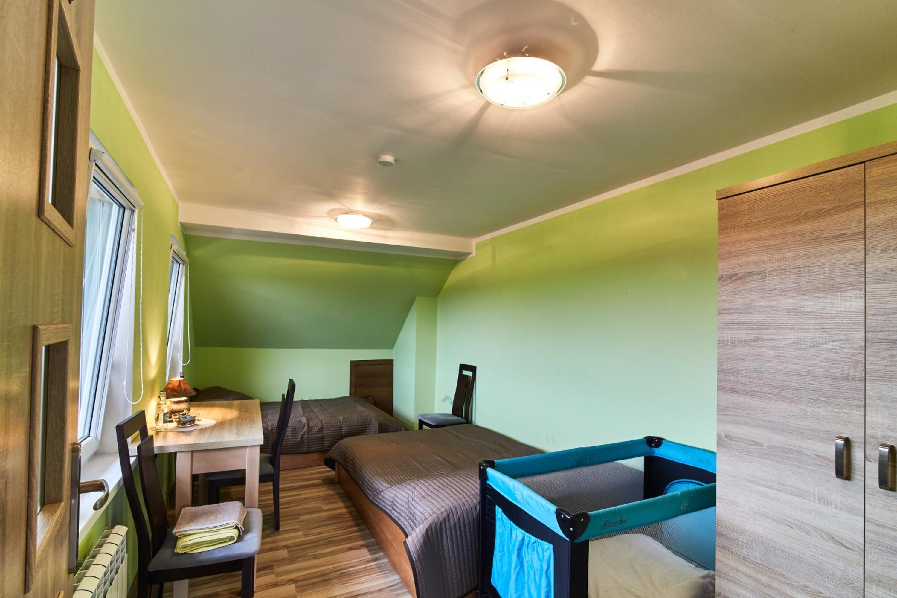 Quadruple Room with Shared Bathroom photo 2