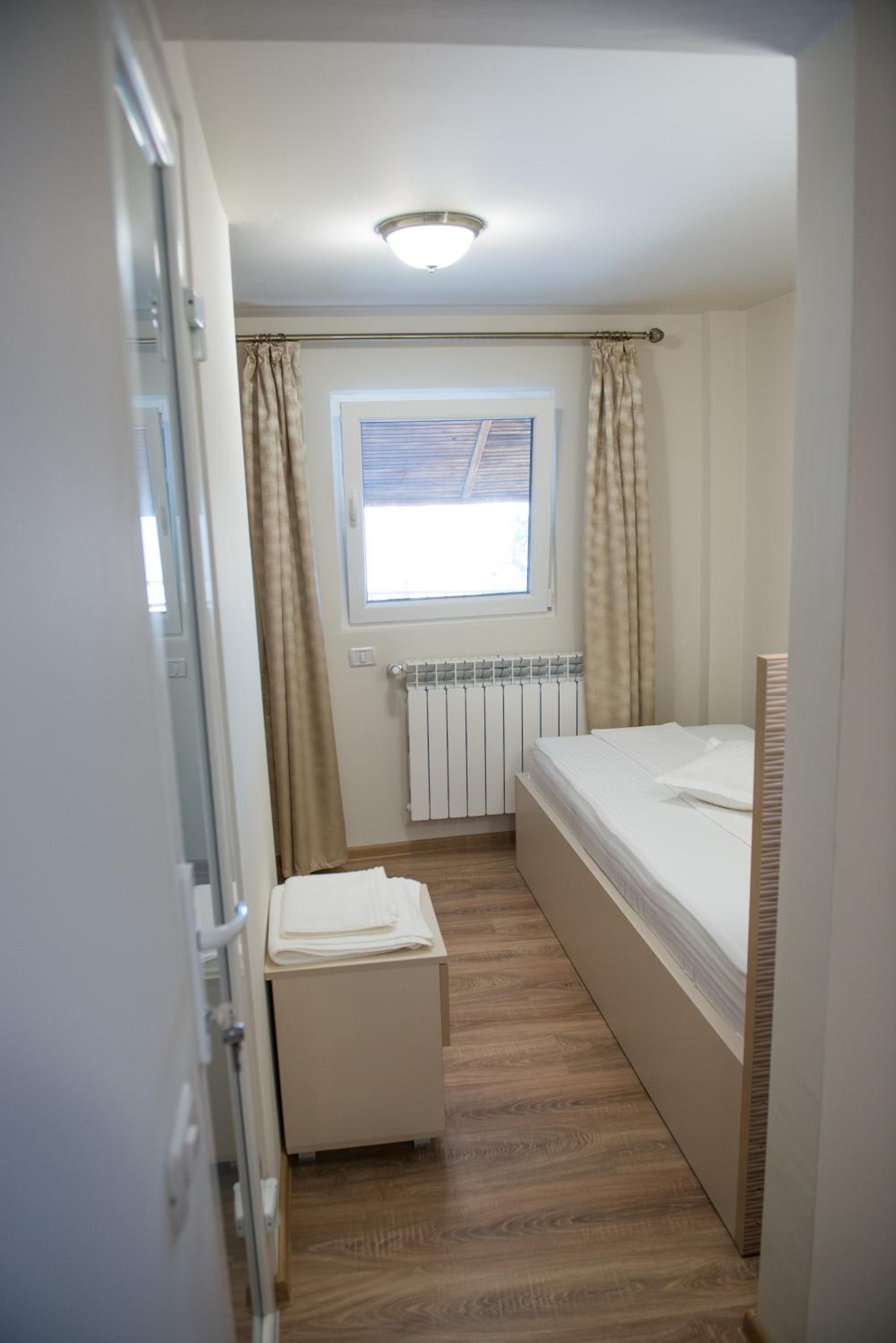 Triple Room - Photo 19