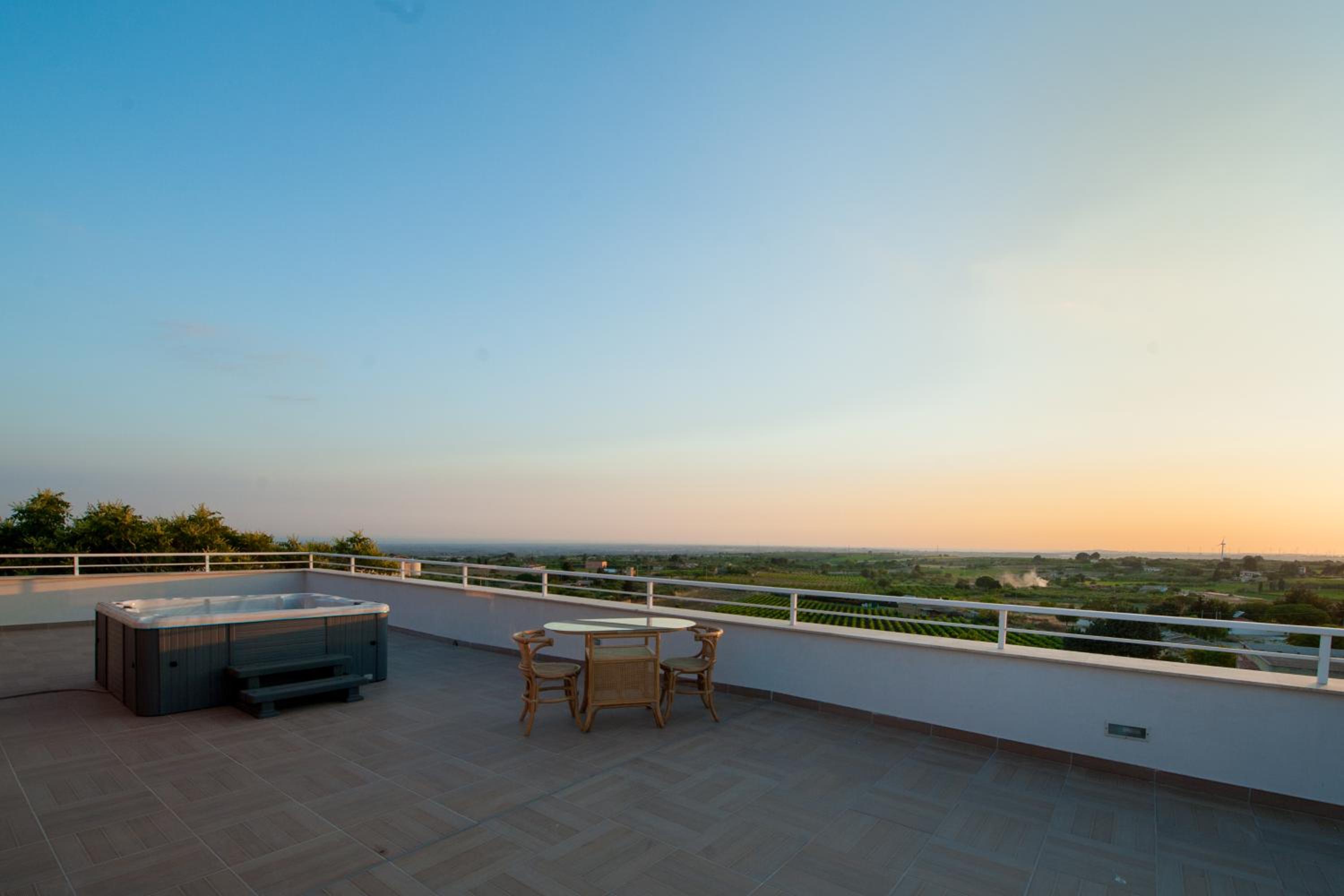 Superior Double or Twin Room with Pool View photo 2