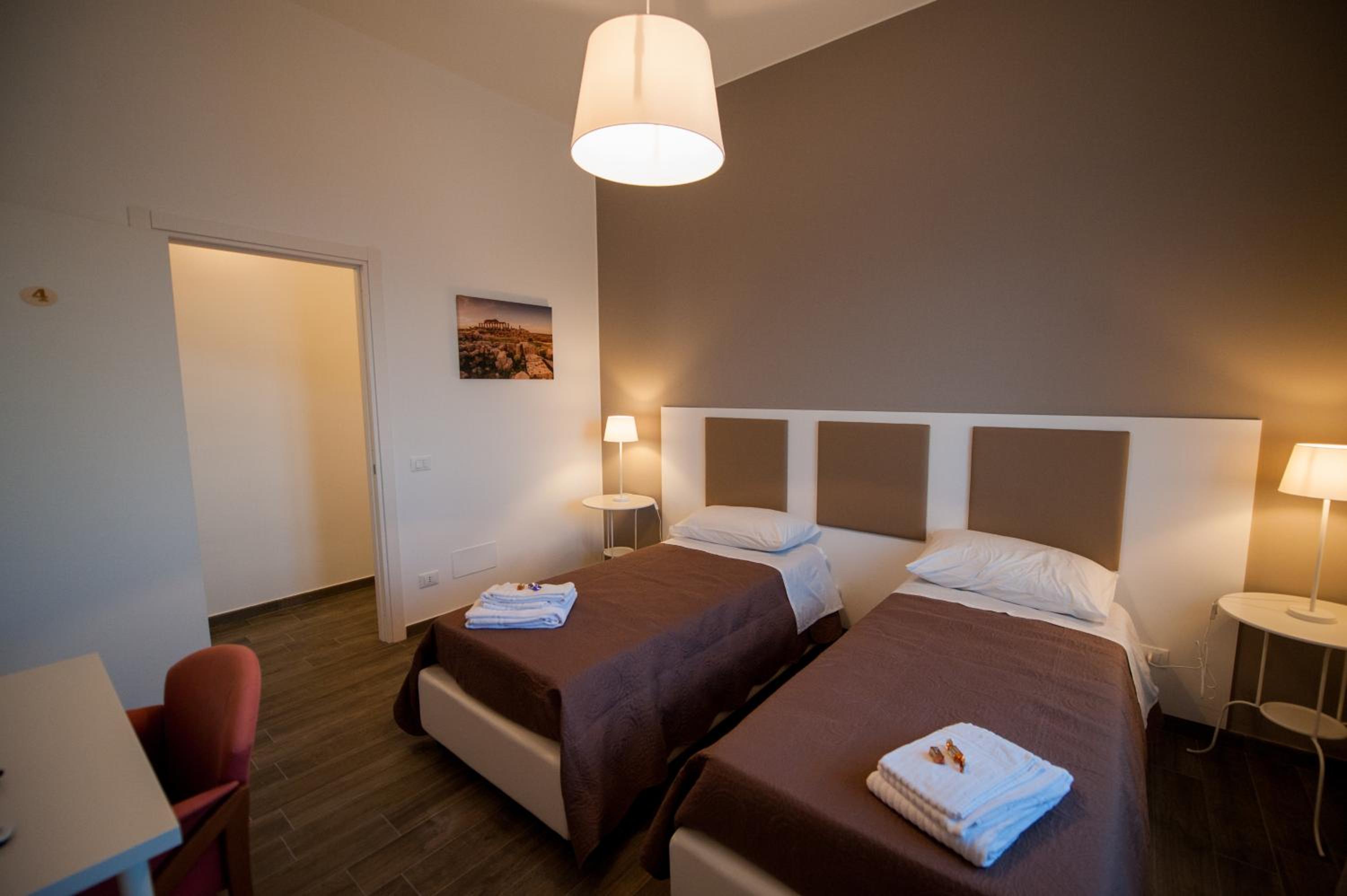 Deluxe Double or Twin Room with Balcony photo 2