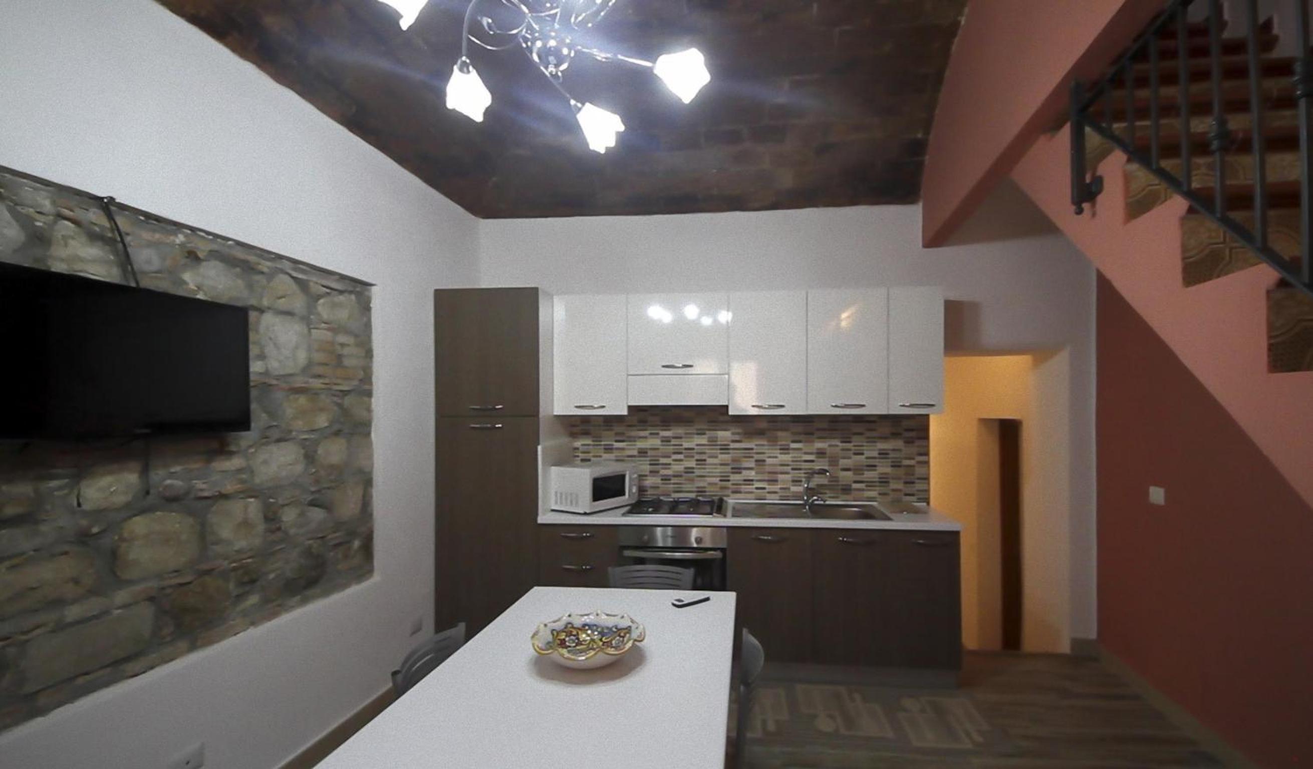 Two-Bedroom House - Photo 3