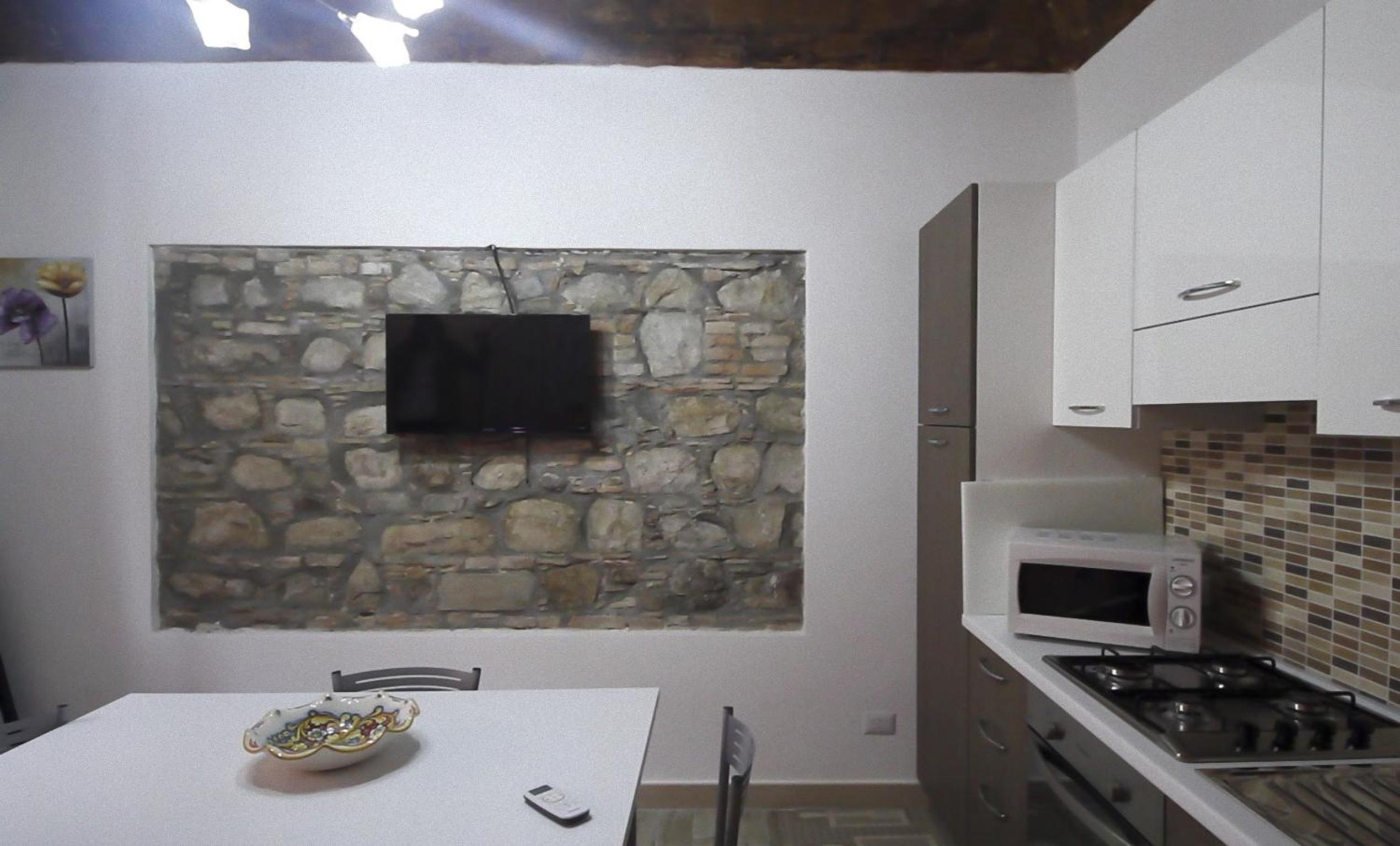 Two-Bedroom House - Photo 4