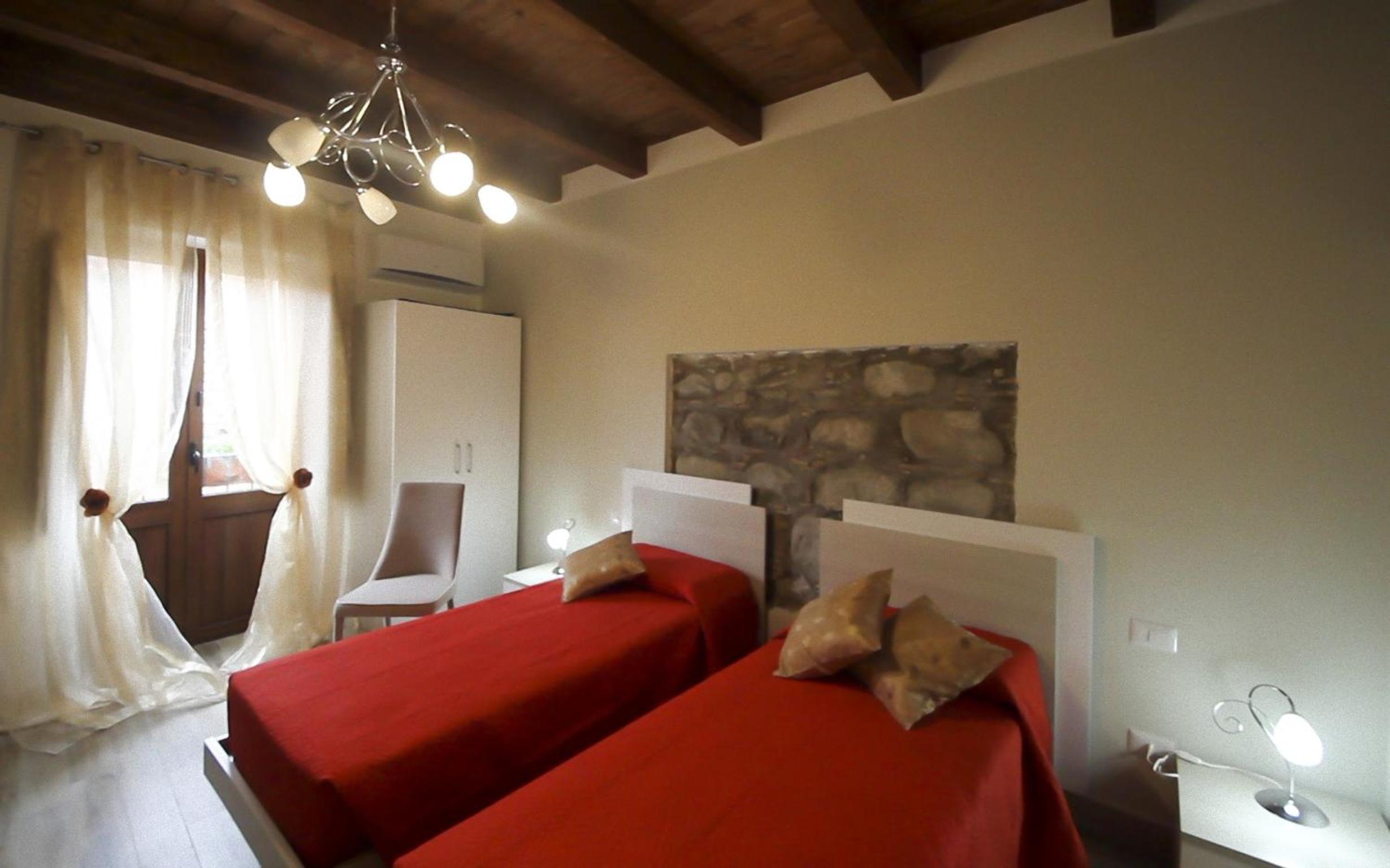 Two-Bedroom House - Photo 6