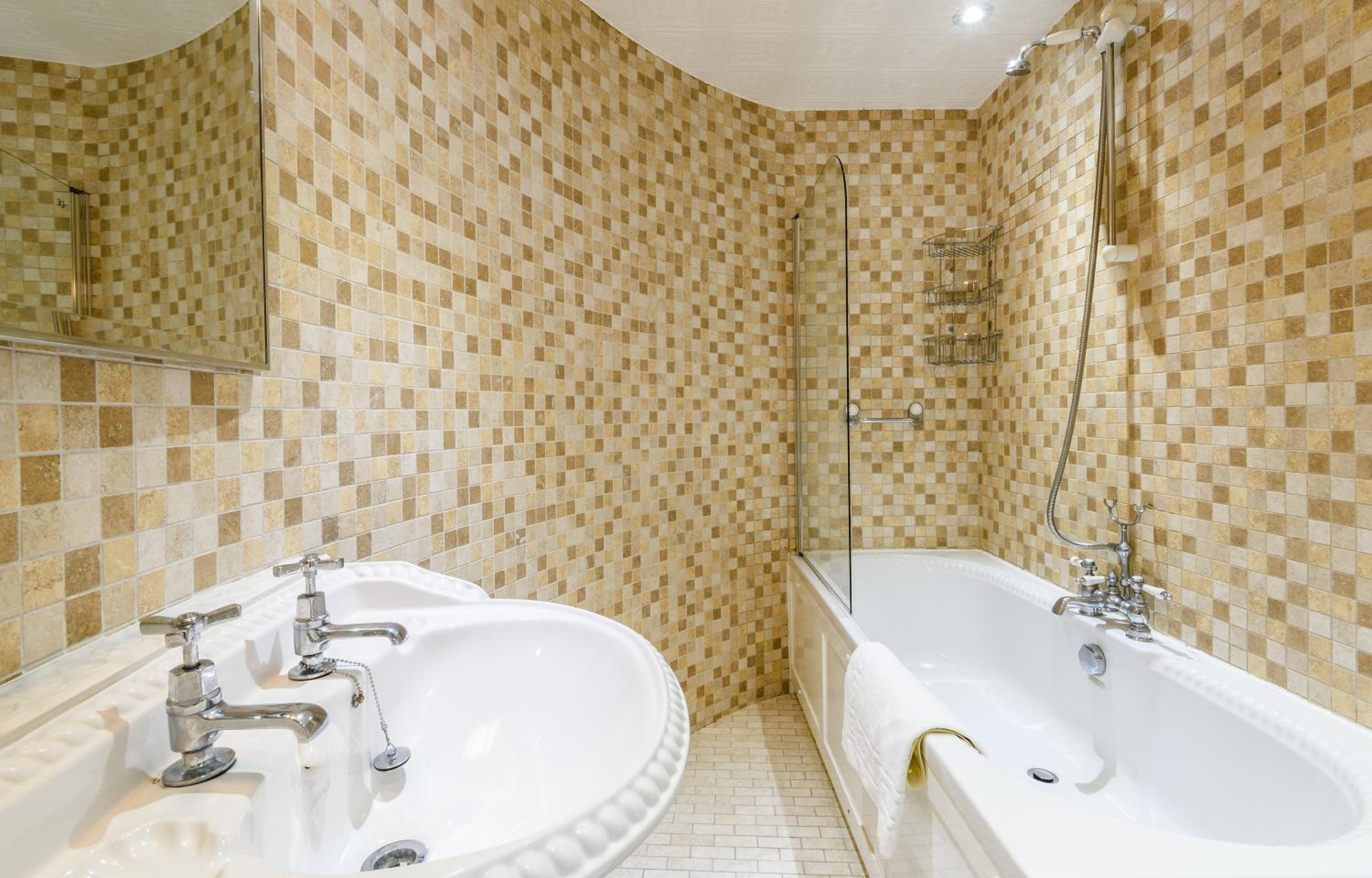 Turret Suite - Photo 9