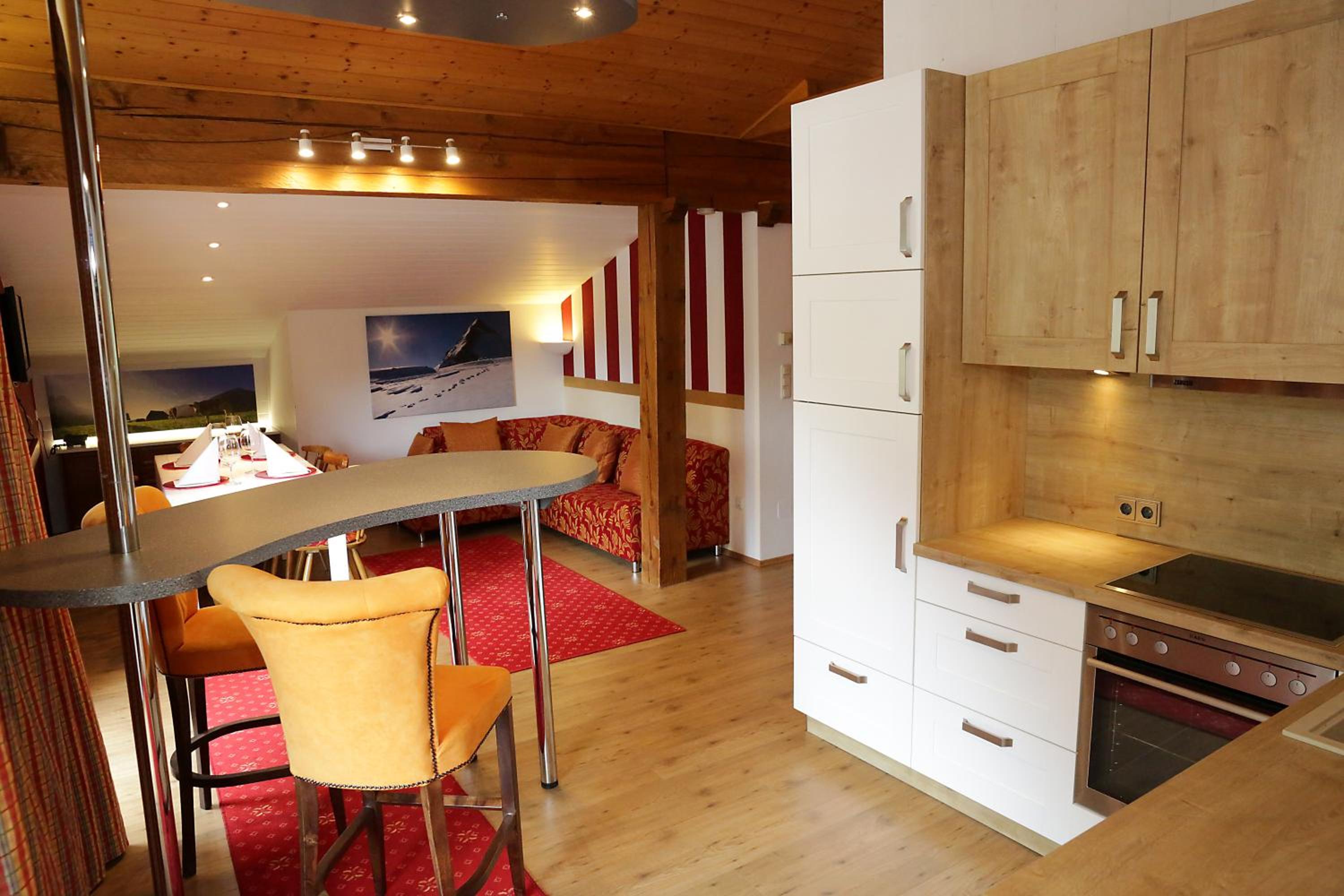 Comfort Three-Bedroom Apartment with Balcony photo 3