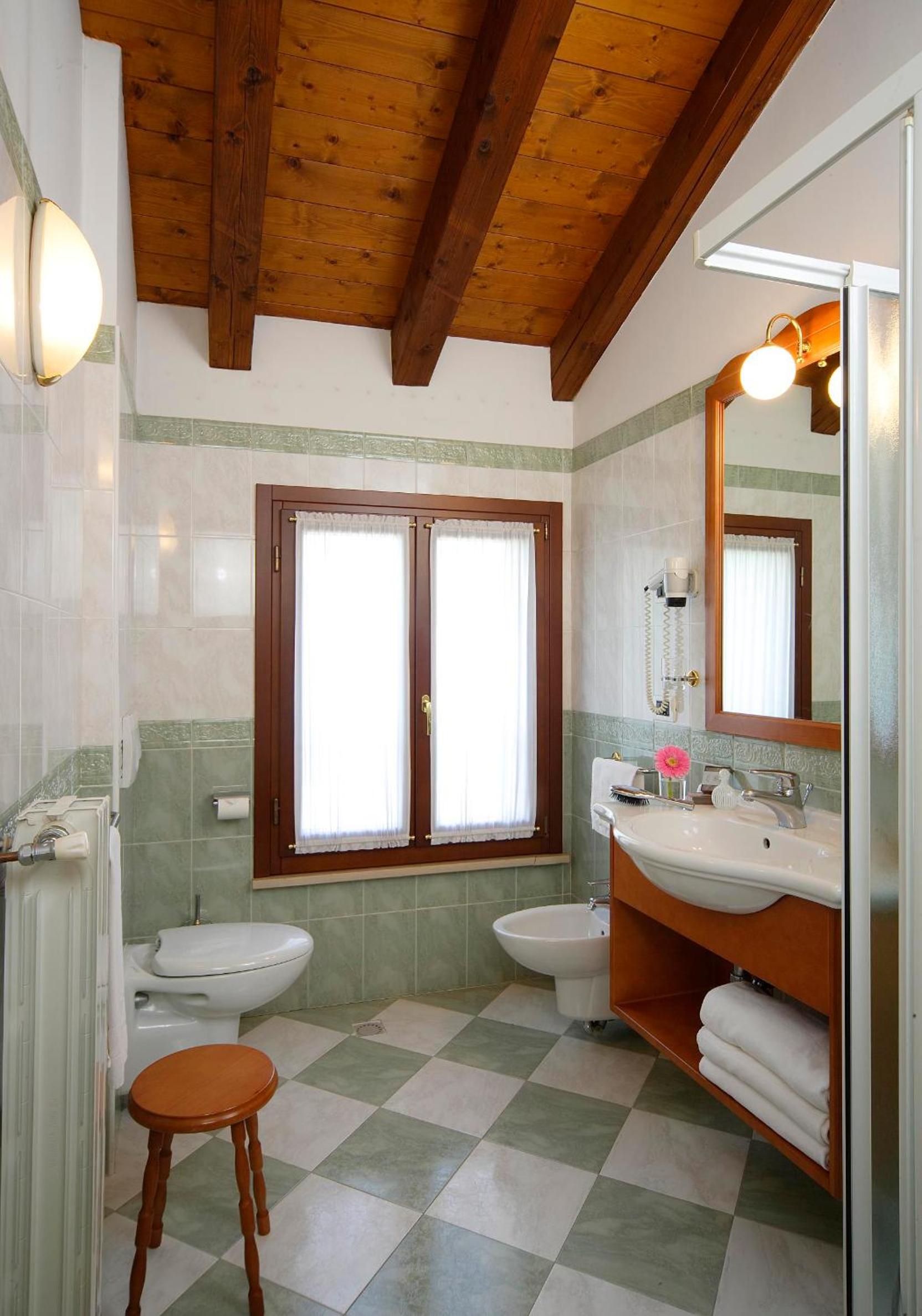 Double or Twin Room - Photo 6