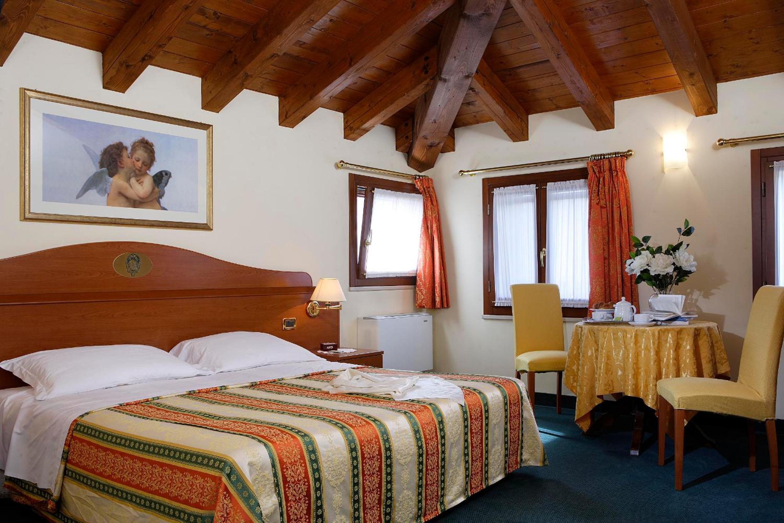 Quintuple Room - Photo 1