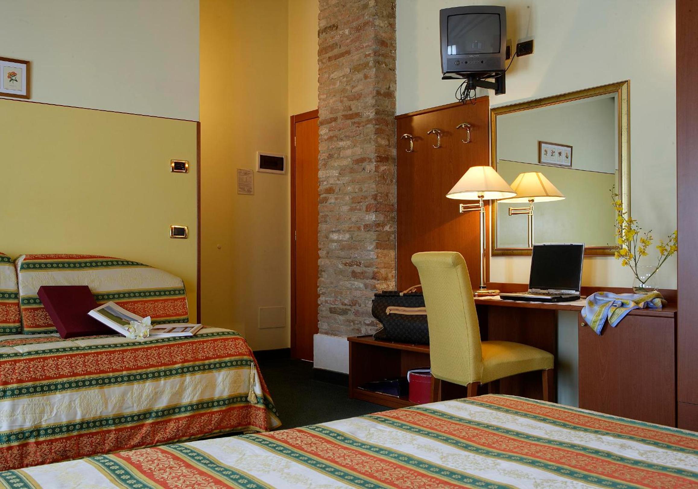 Quadruple Room - Photo 1